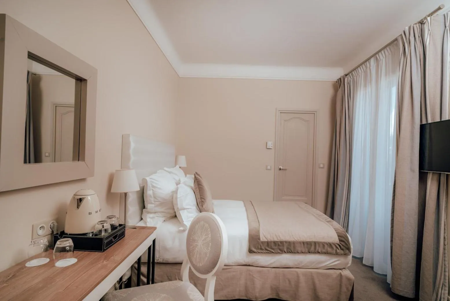 Coffee/tea facilities, Bed in Ermitage de l'Oasis & Spa - Cannes Mandelieu