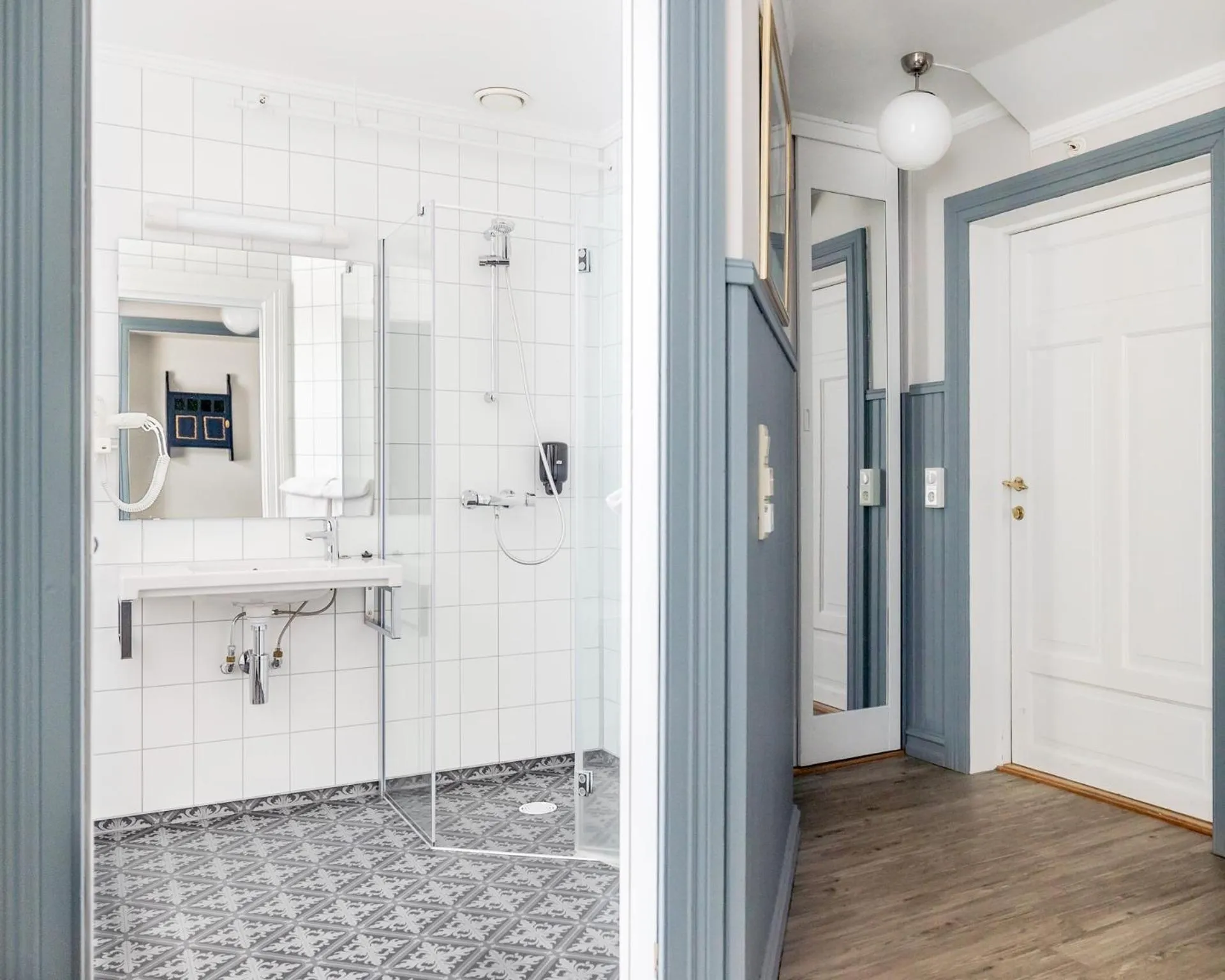 Shower in Fru Haugans Hotel