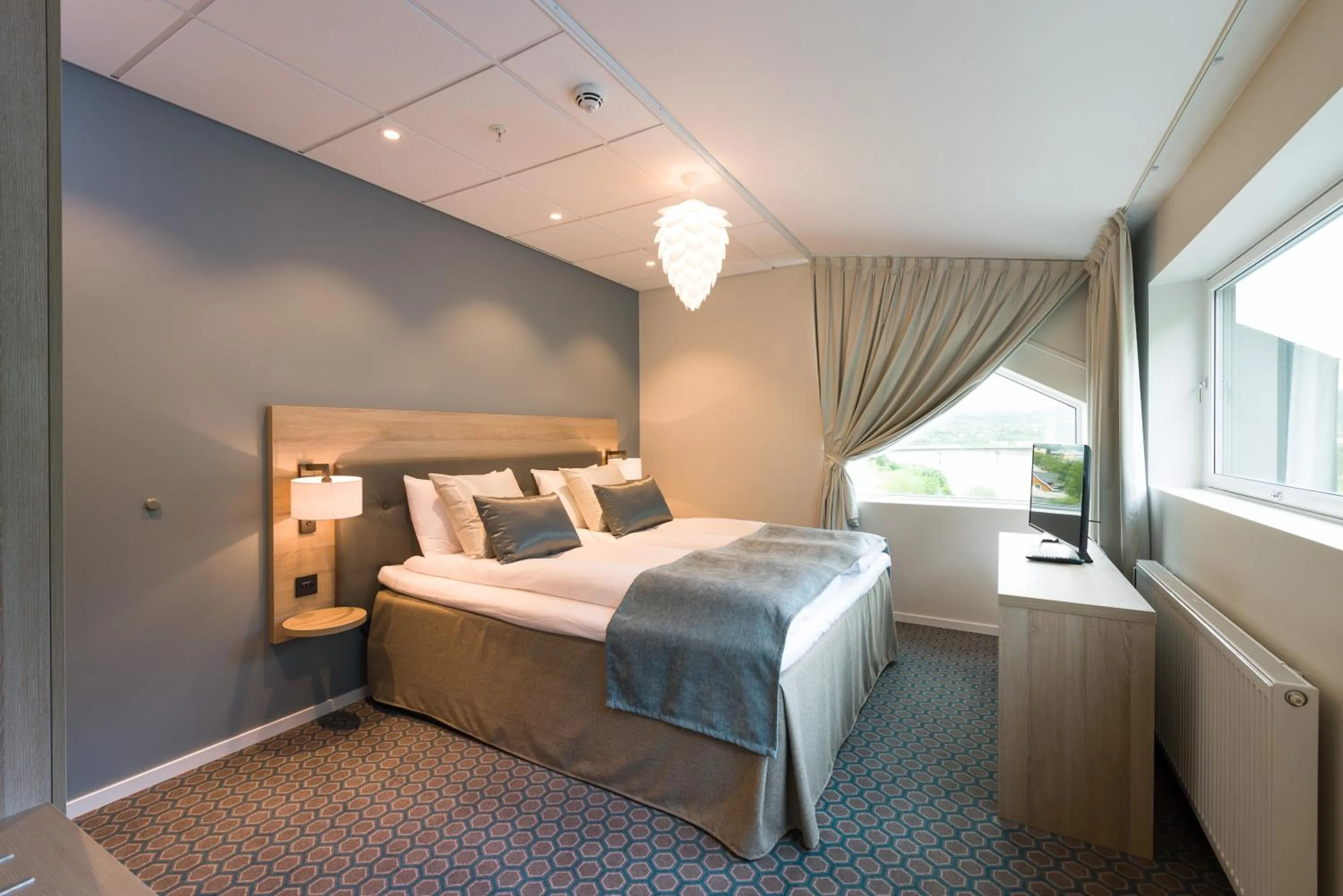 Day, Bed in Fru Haugans Hotel