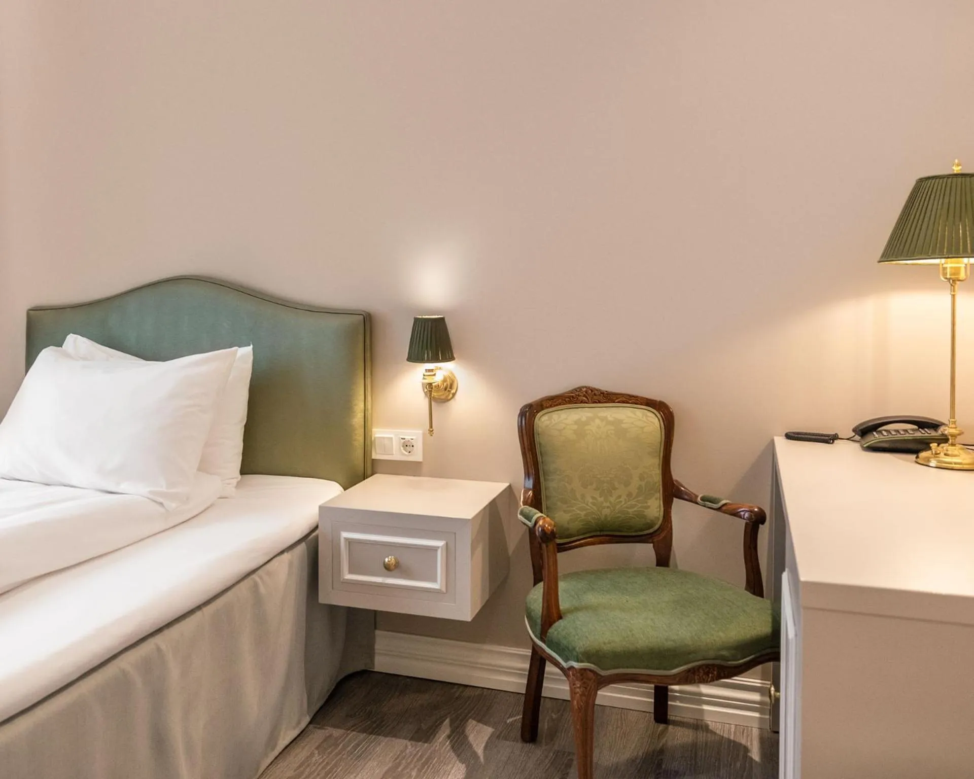 Bed in Fru Haugans Hotel