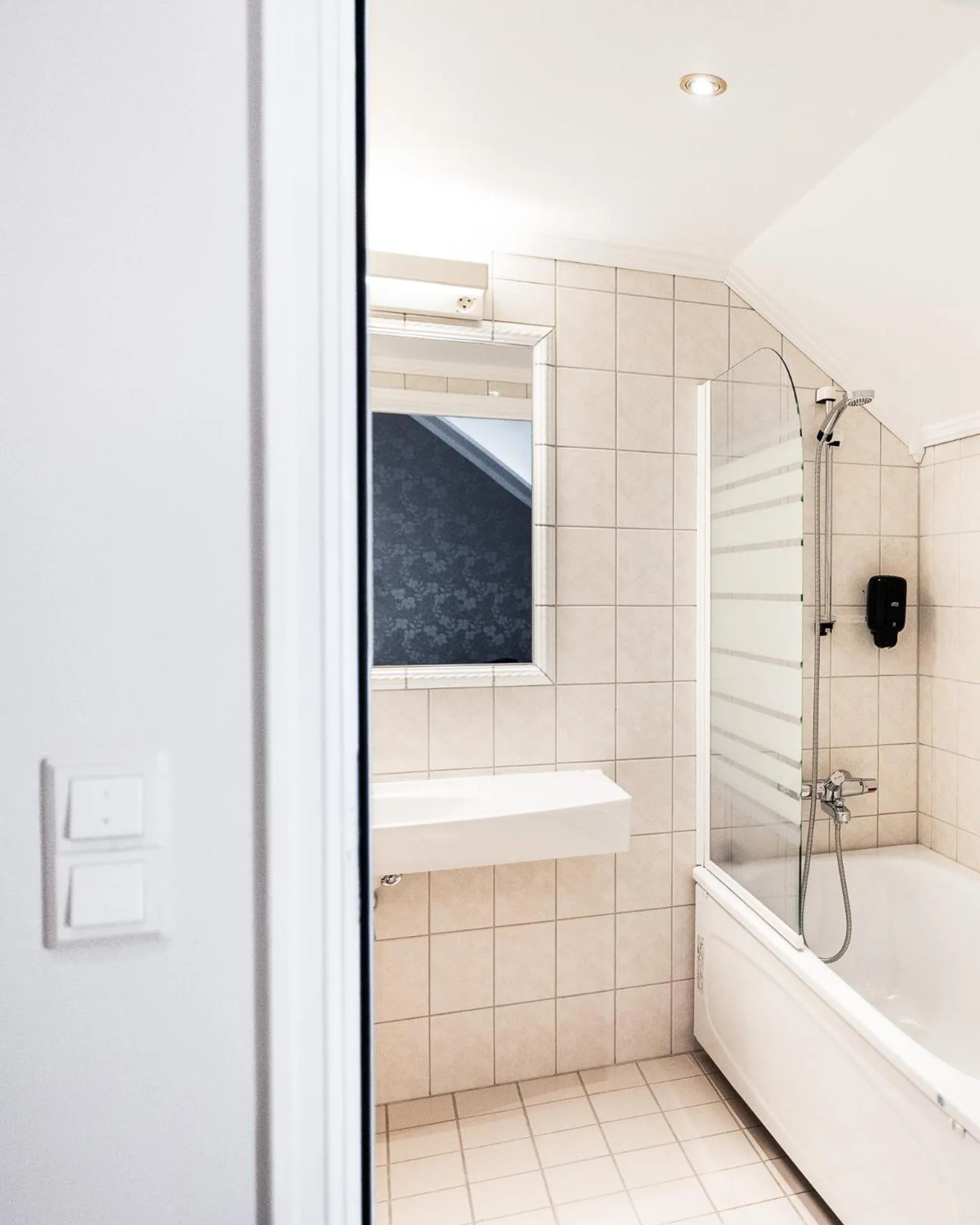 Bathroom in Fru Haugans Hotel