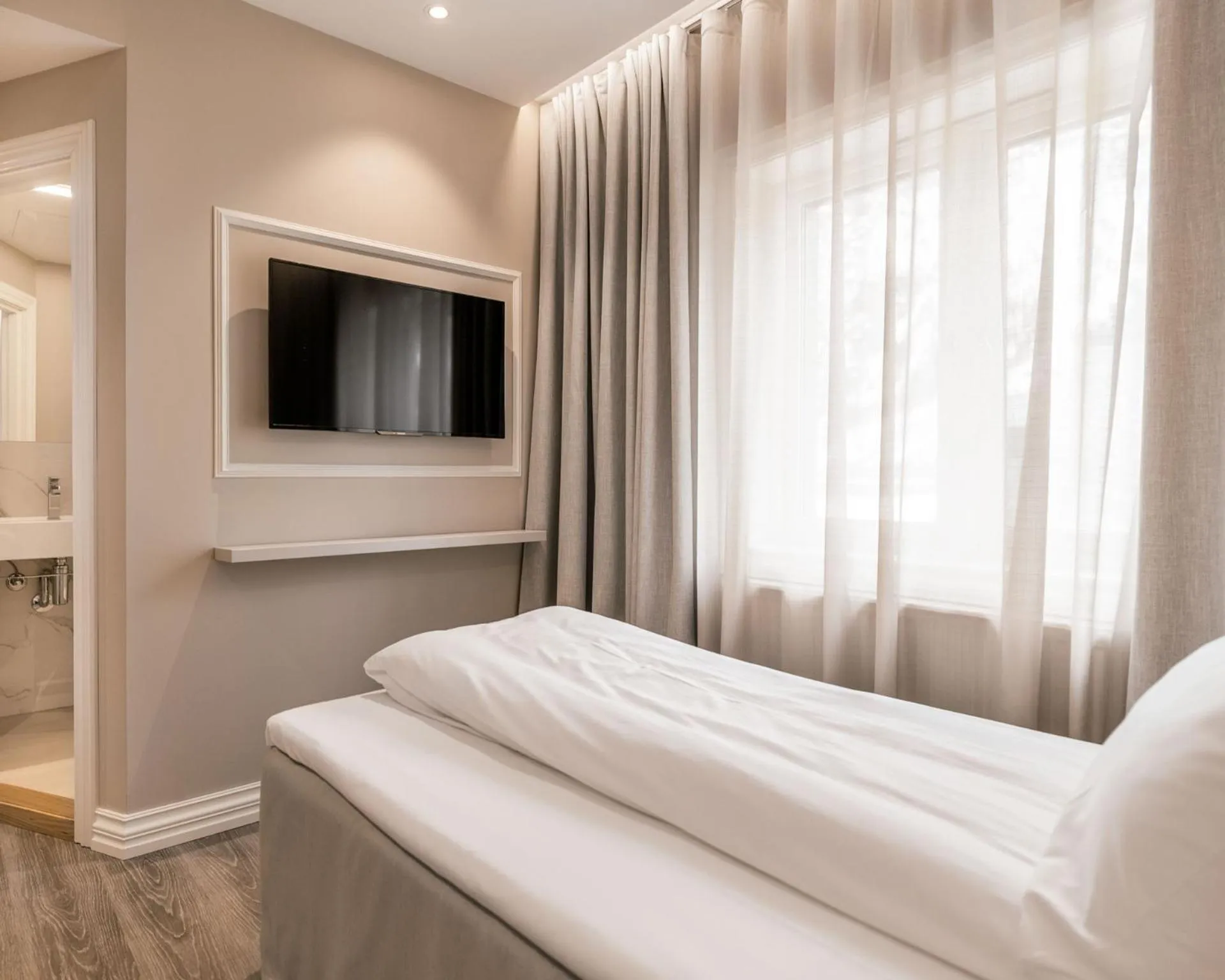 Bed in Fru Haugans Hotel