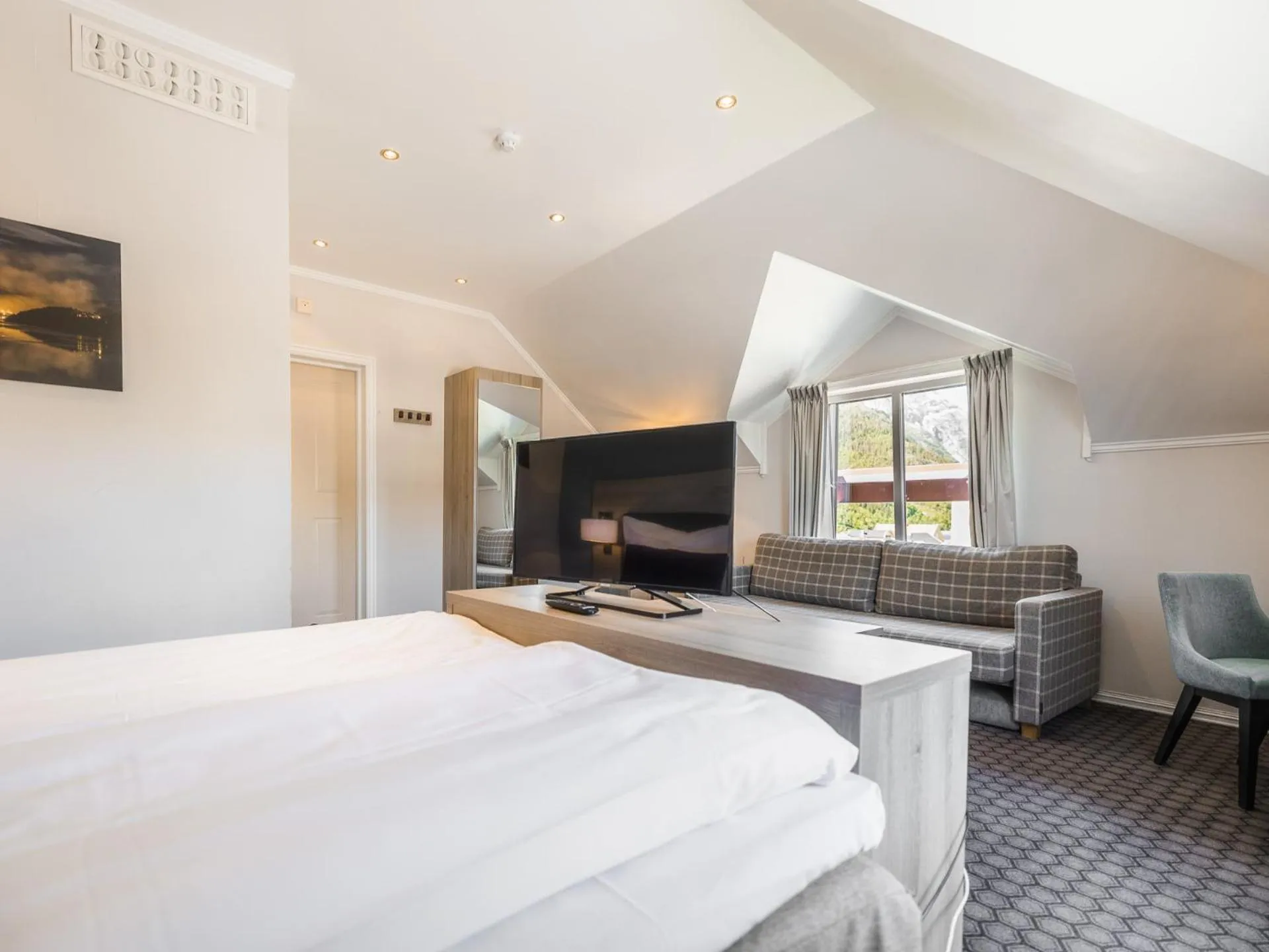 TV and multimedia, Bed in Fru Haugans Hotel