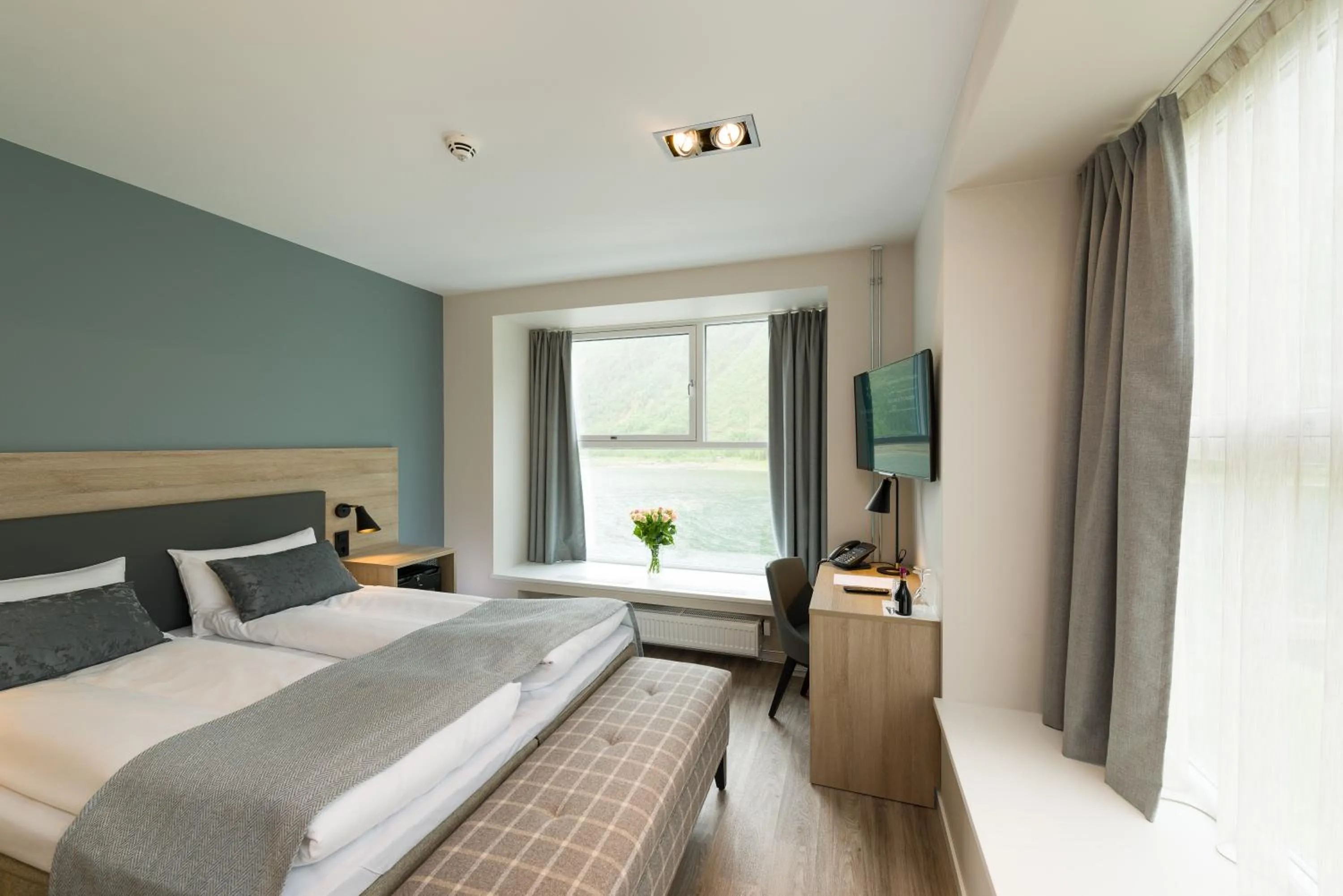 Day, Bed in Fru Haugans Hotel