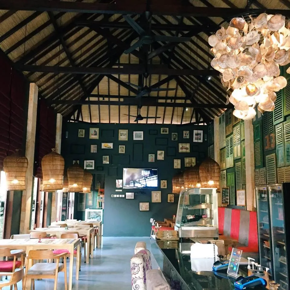 Restaurant/places to eat in Casa Narrow Villa