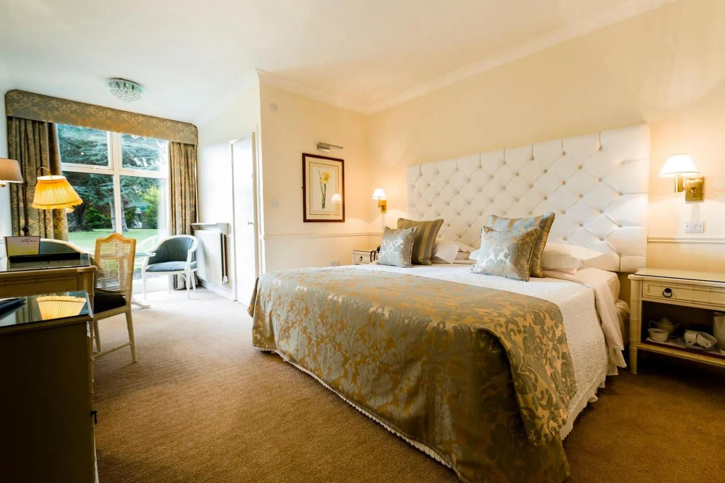 Property building, Bed in The Keadeen Hotel