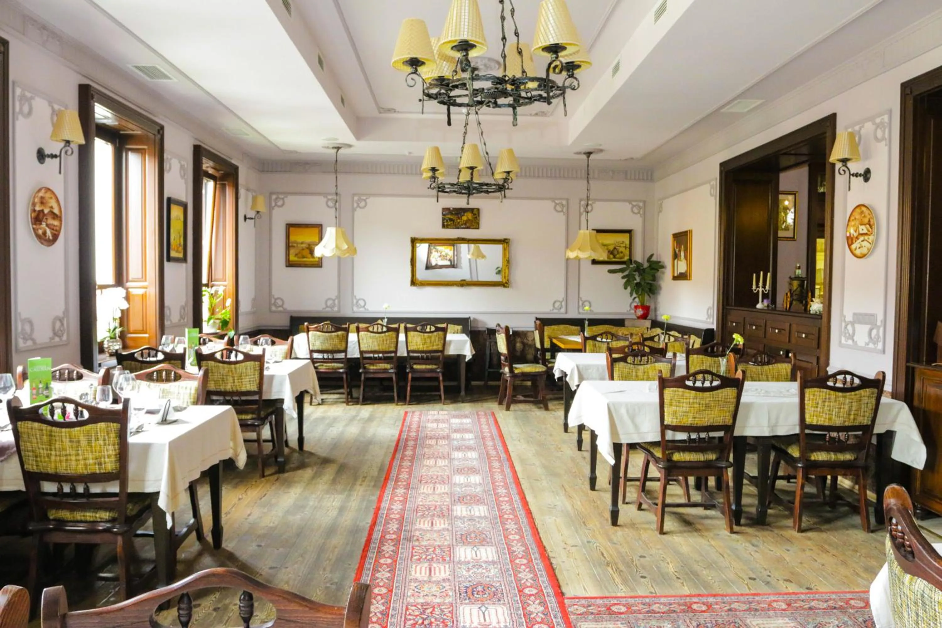 Restaurant/places to eat in Hotel Slavia