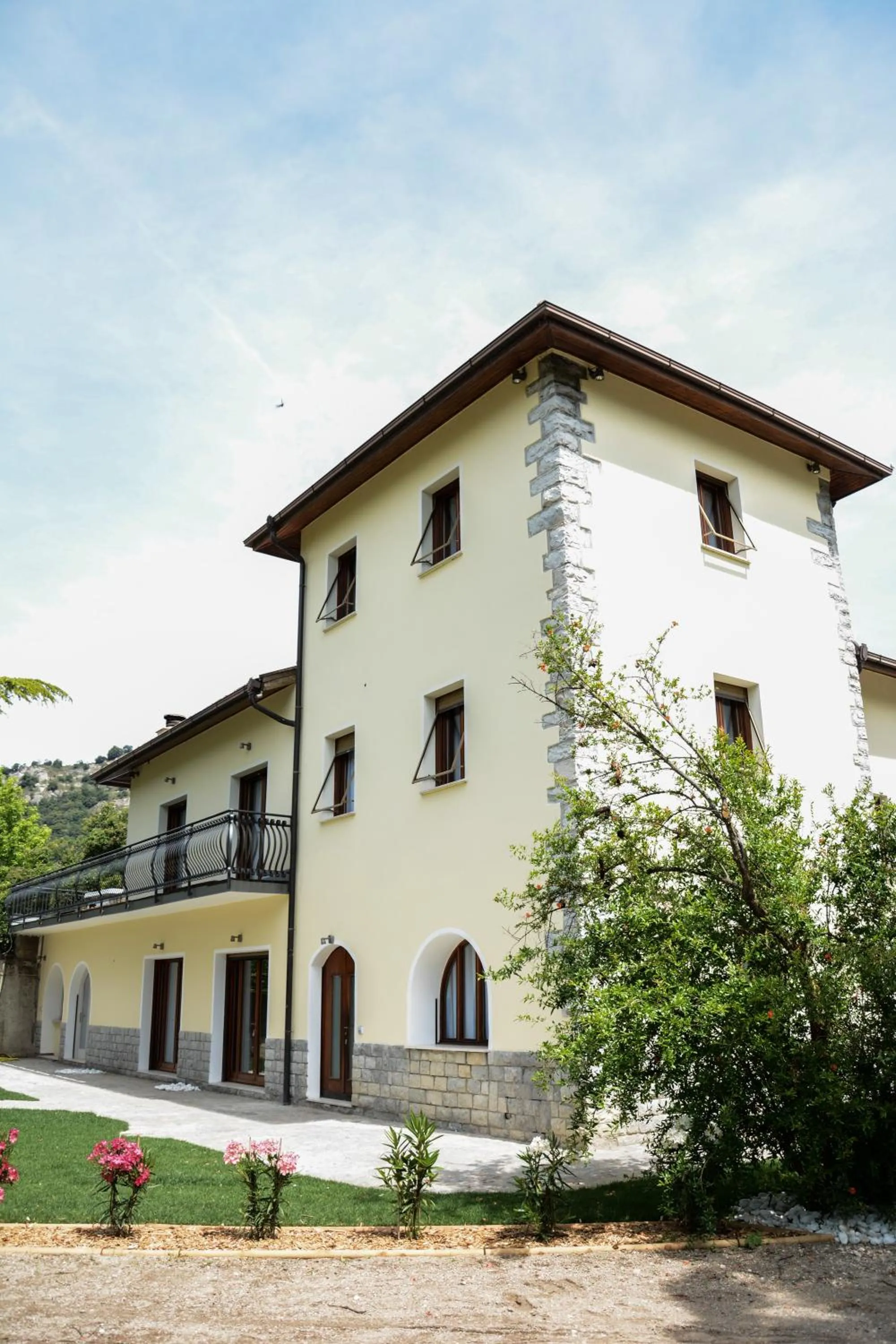 Facade/entrance in Villa Torbole