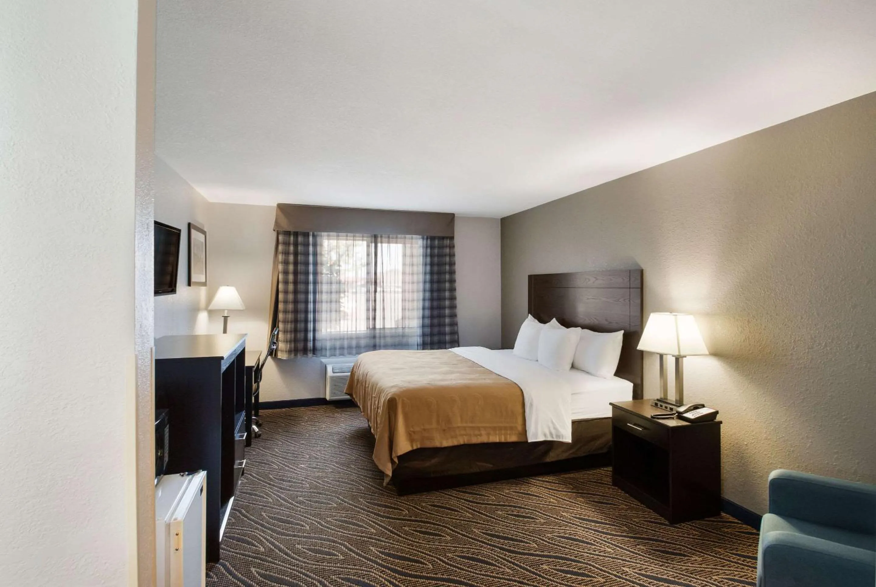 Photo of the whole room, Bed in Quality Inn Midvale - Salt Lake City South