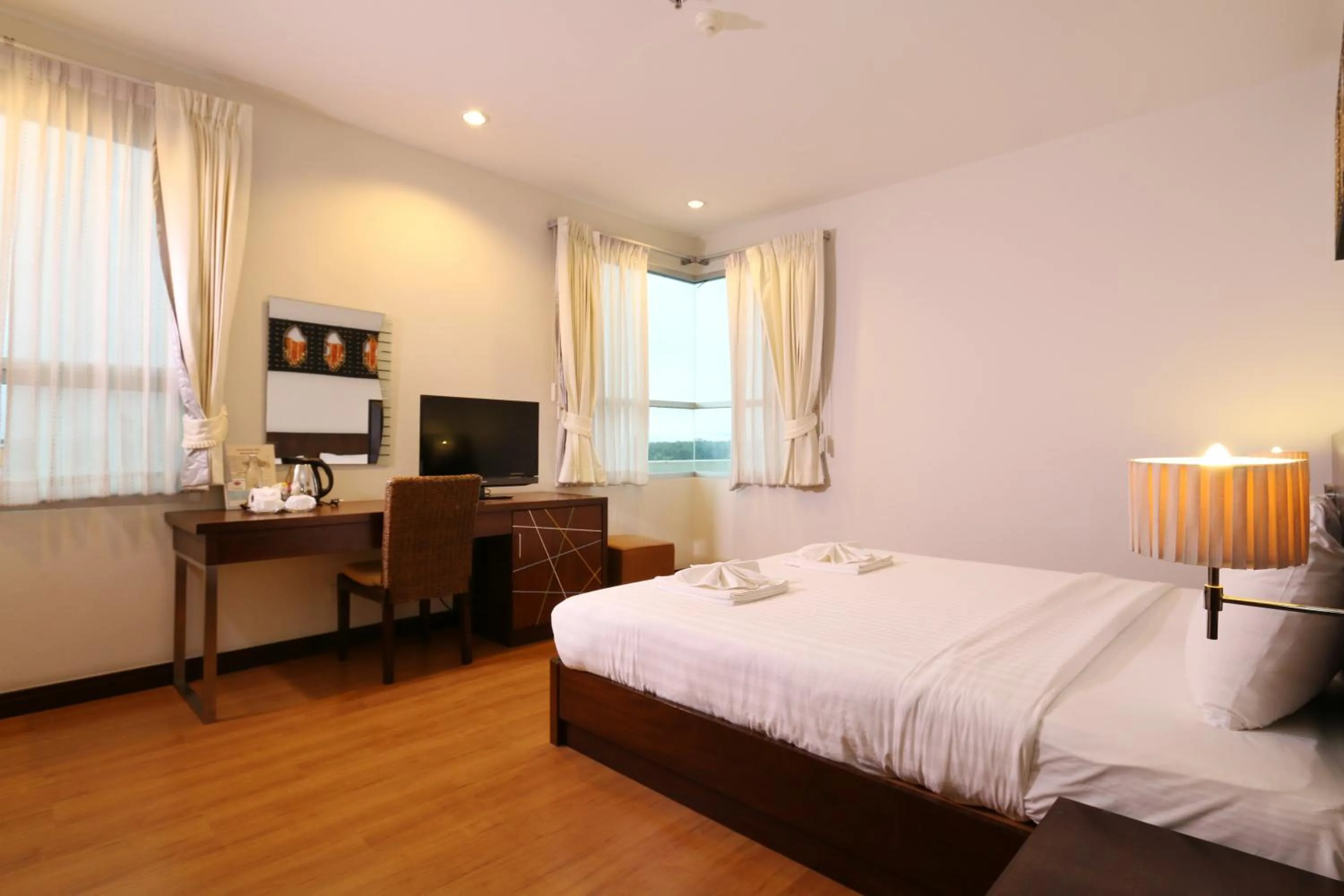 Photo of the whole room, Bed in Grande Southern Hotel