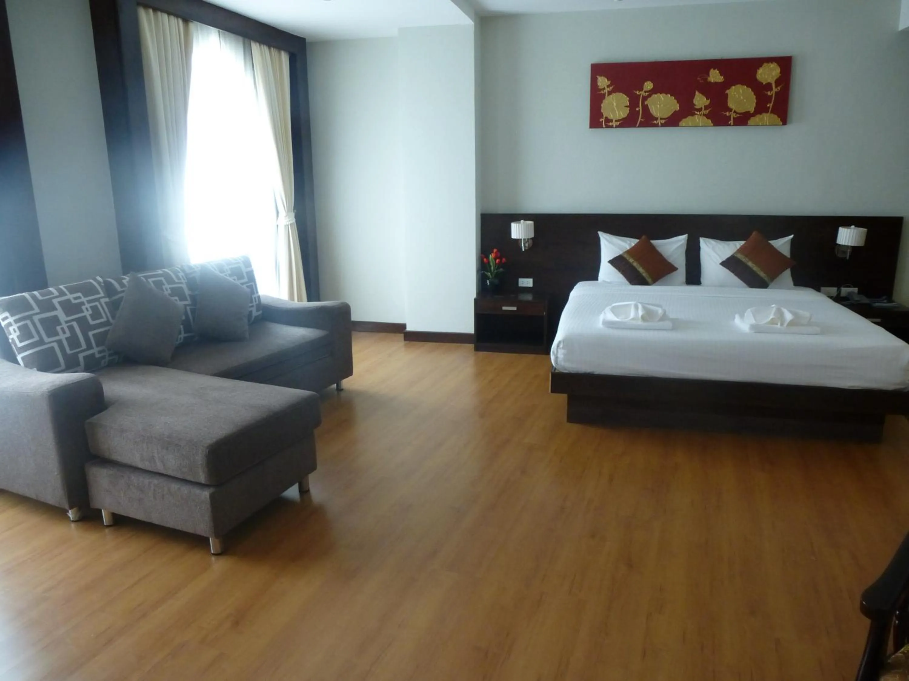 Living room, Bed in Grande Southern Hotel