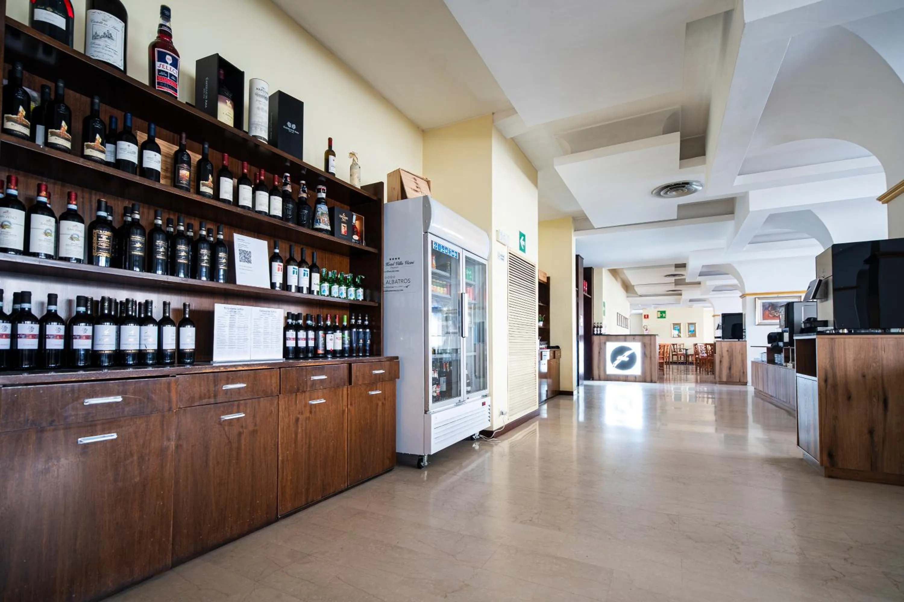 Restaurant/places to eat in Hotel Albatros