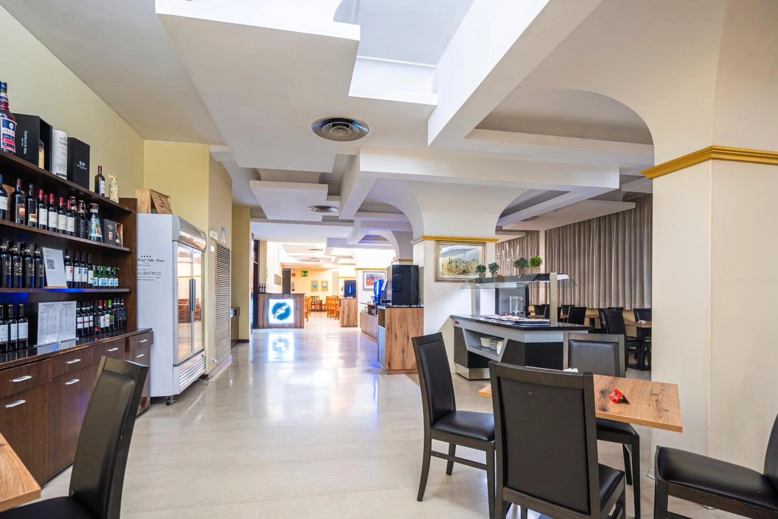 Restaurant/places to eat in Hotel Albatros