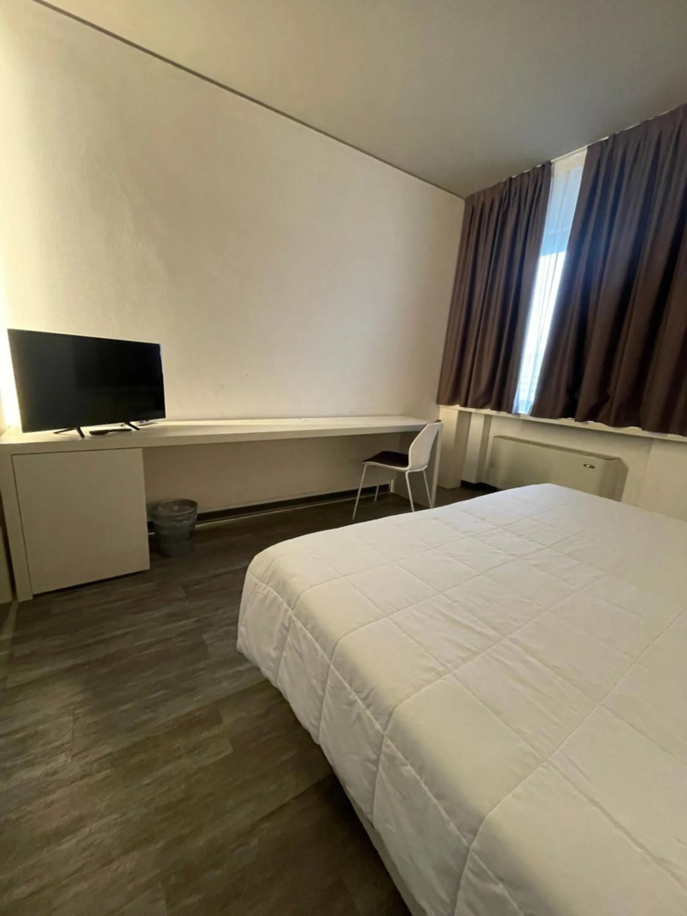 Bedroom, Bed in Hotel Albatros