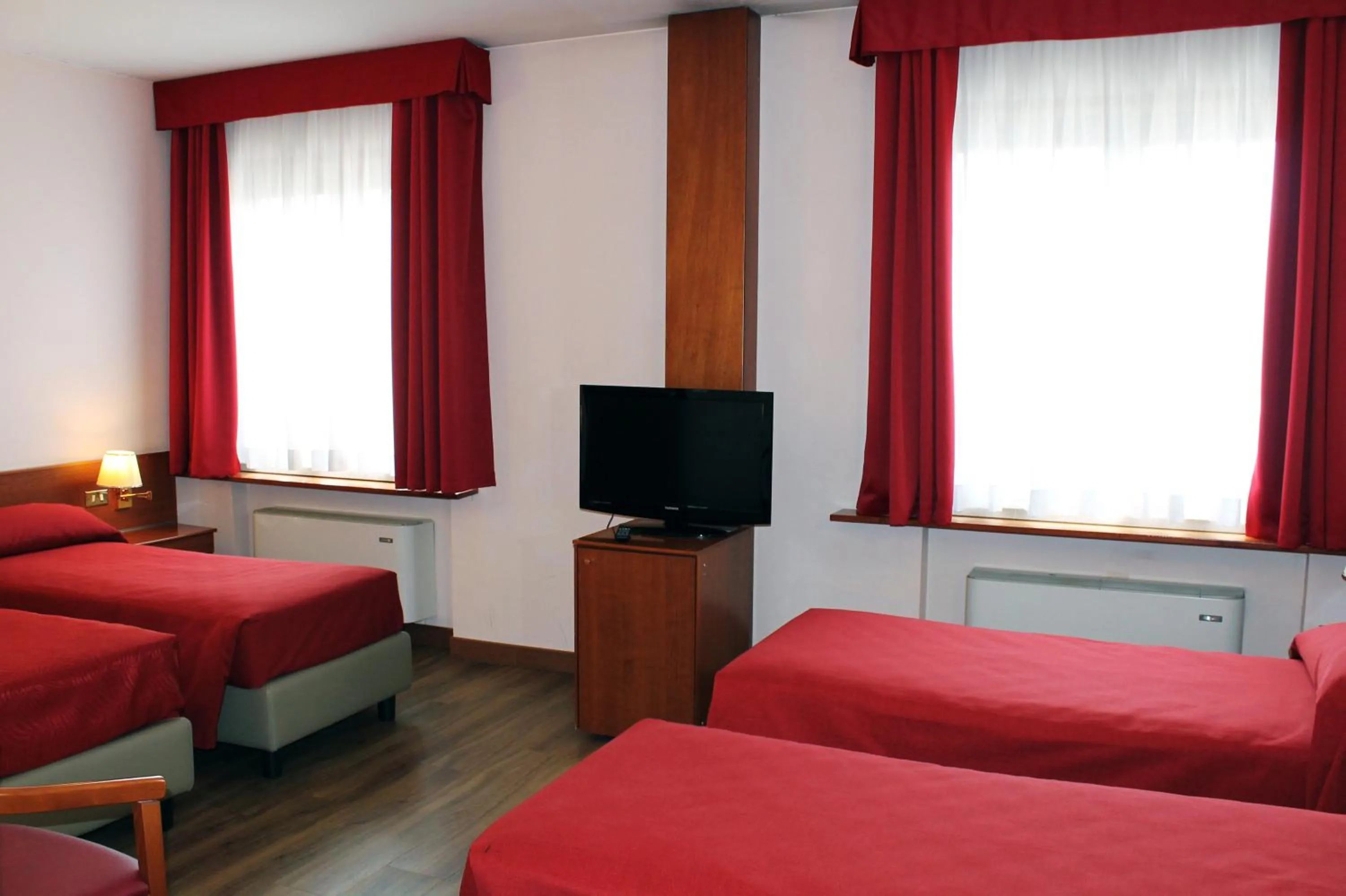 Bedroom, Bed in Hotel Albatros