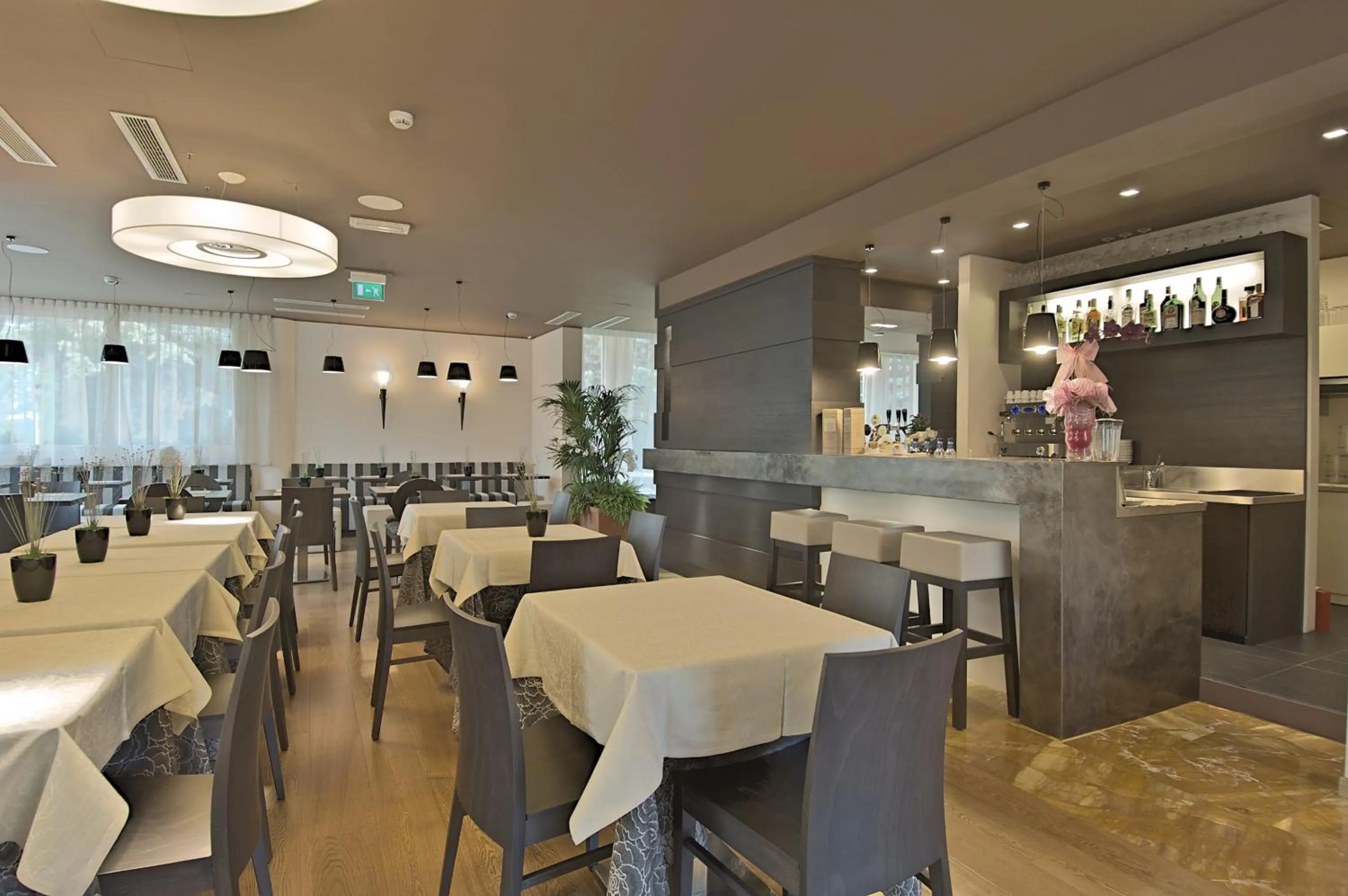 Restaurant/places to eat in Zen Hotel Versilia