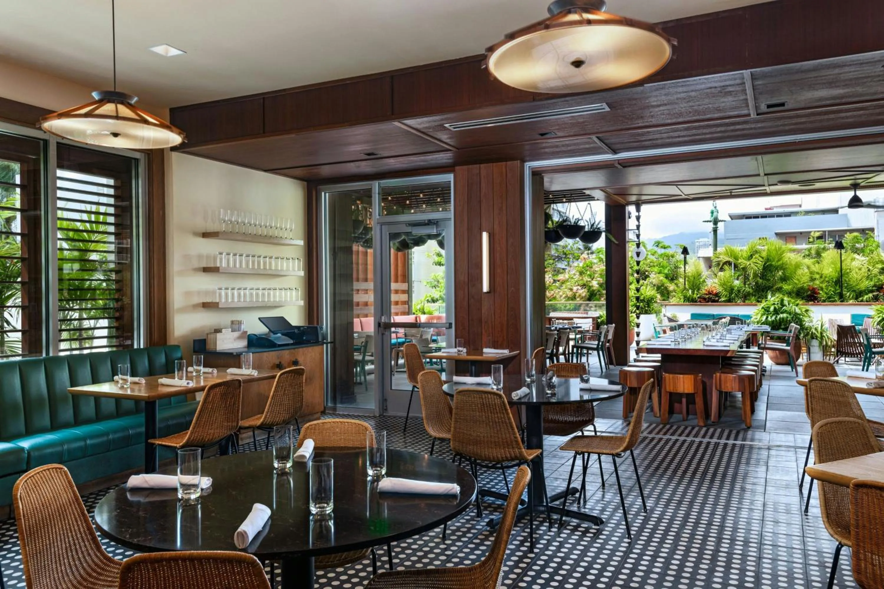 Restaurant/places to eat in The Laylow Waikiki, Autograph Collection