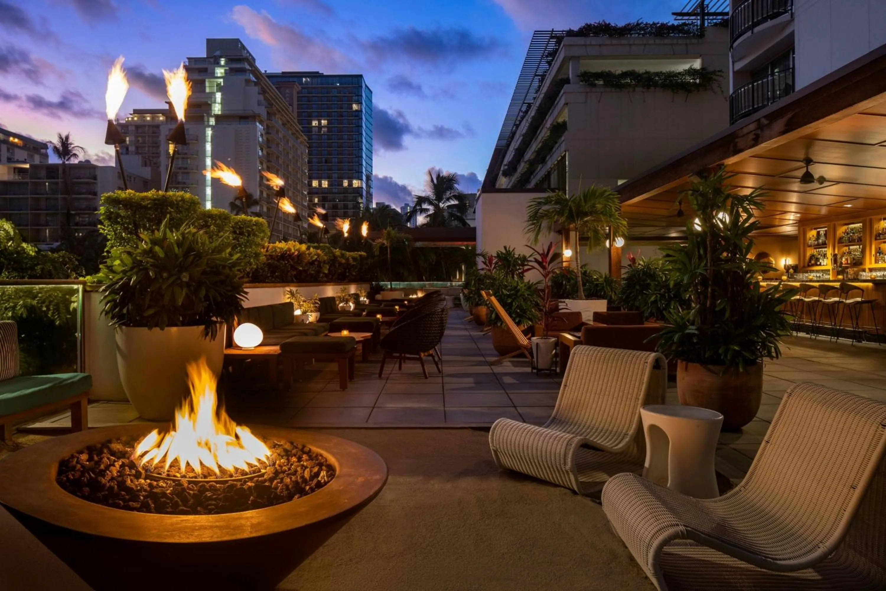 Restaurant/places to eat in The Laylow Waikiki, Autograph Collection