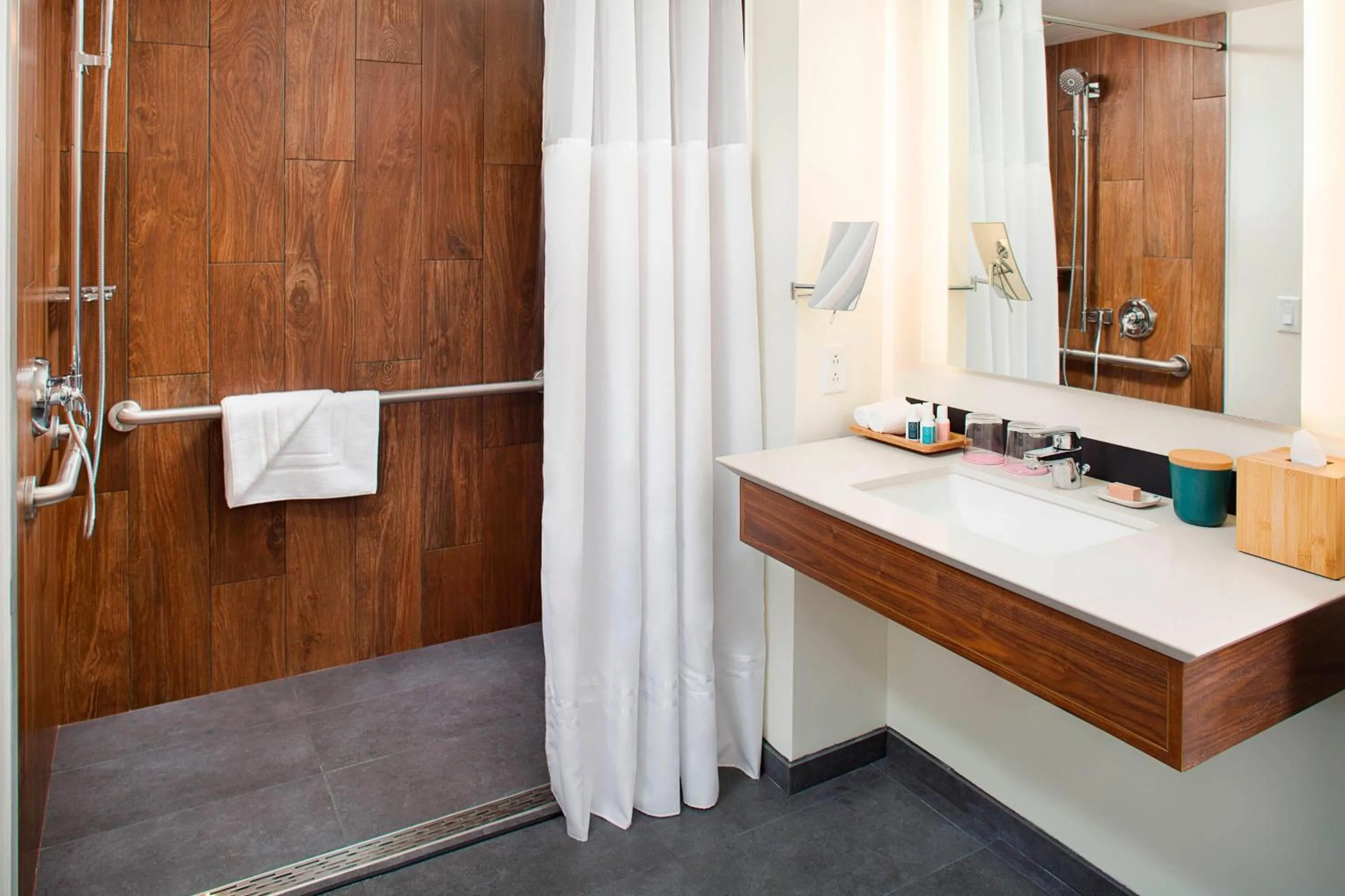 Bathroom in The Laylow Waikiki, Autograph Collection