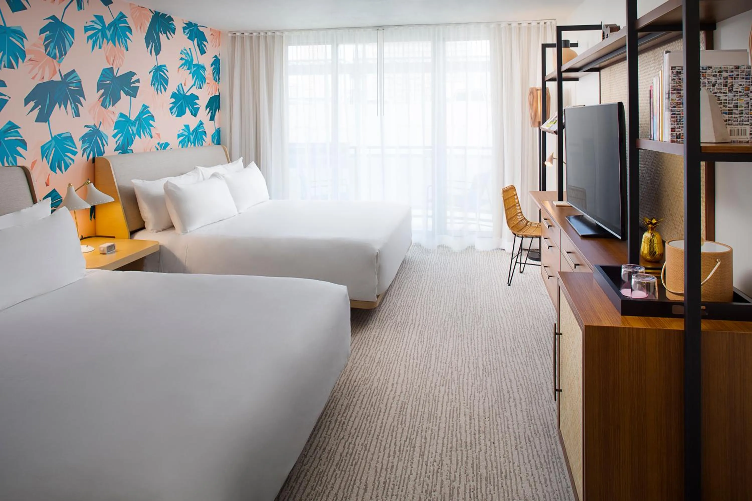 Bed in The Laylow Waikiki, Autograph Collection