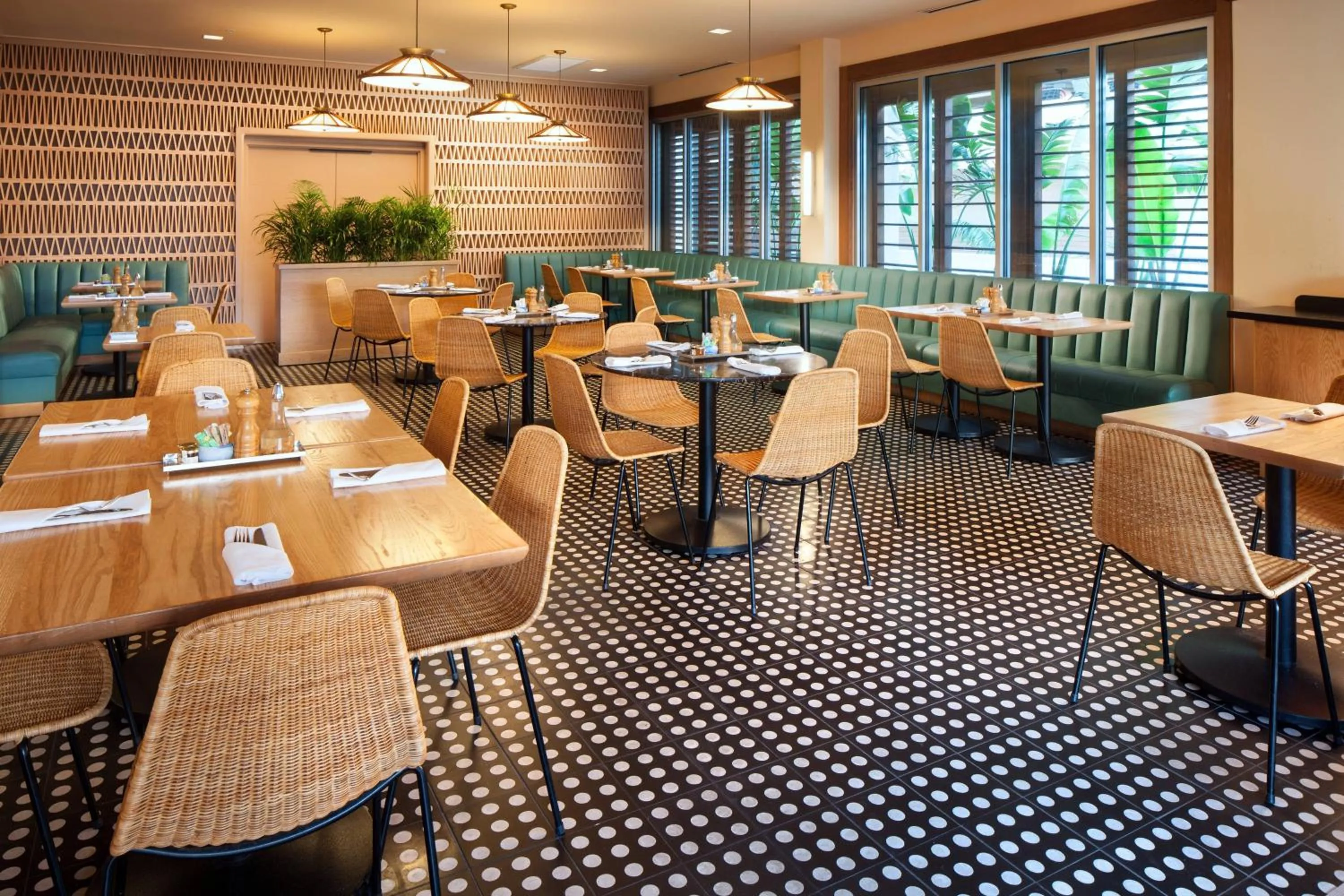 Restaurant/places to eat in The Laylow Waikiki, Autograph Collection