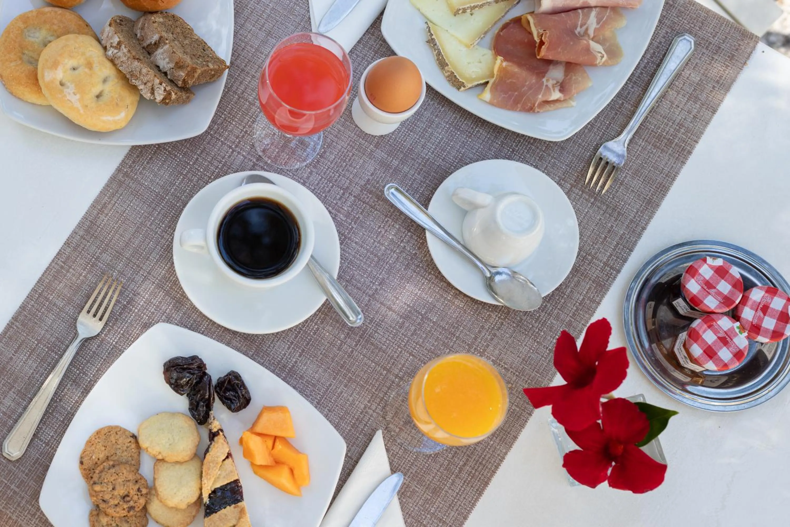 Breakfast in Villa Martini