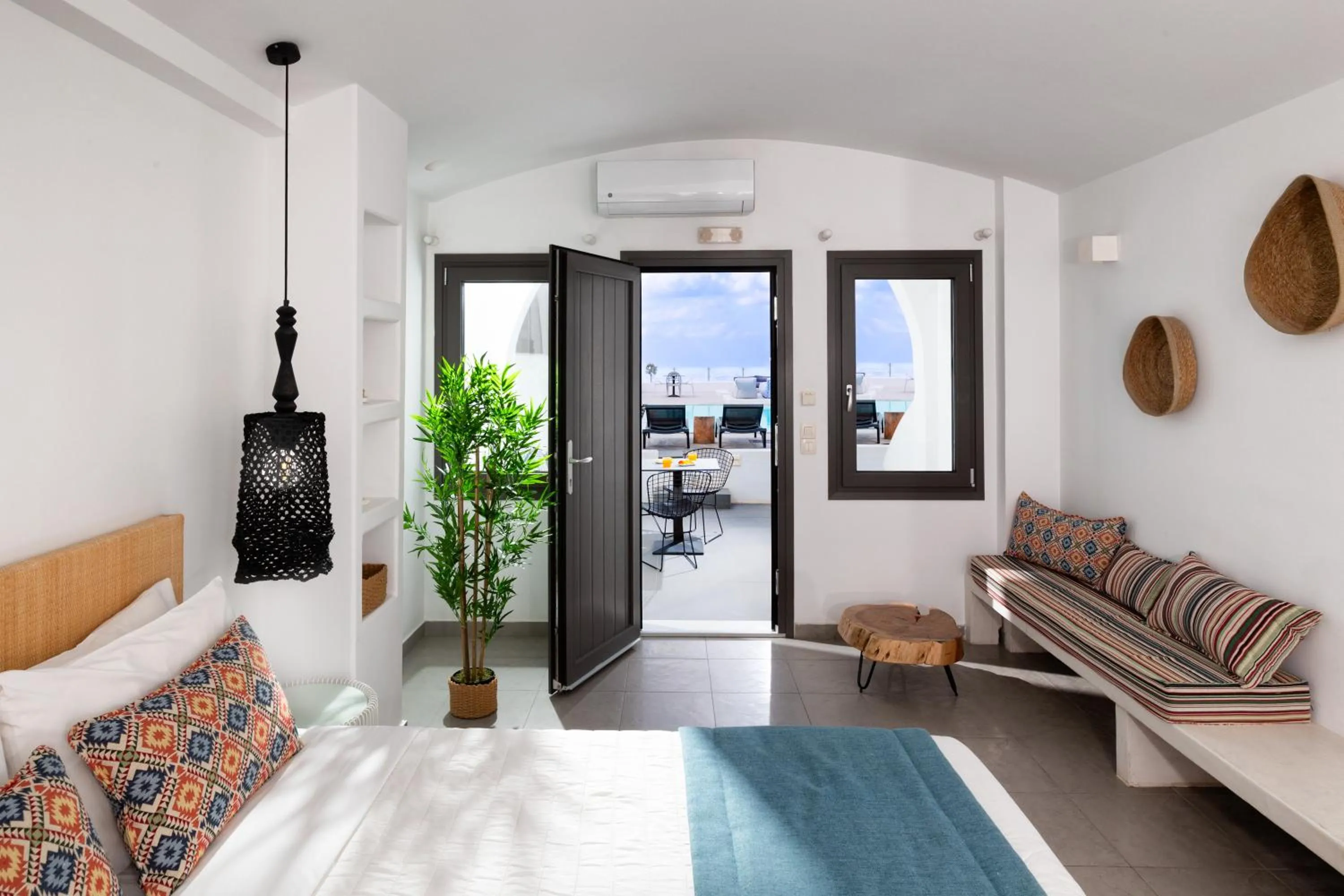 Photo of the whole room, Bed in Amity Suites - Adults Only