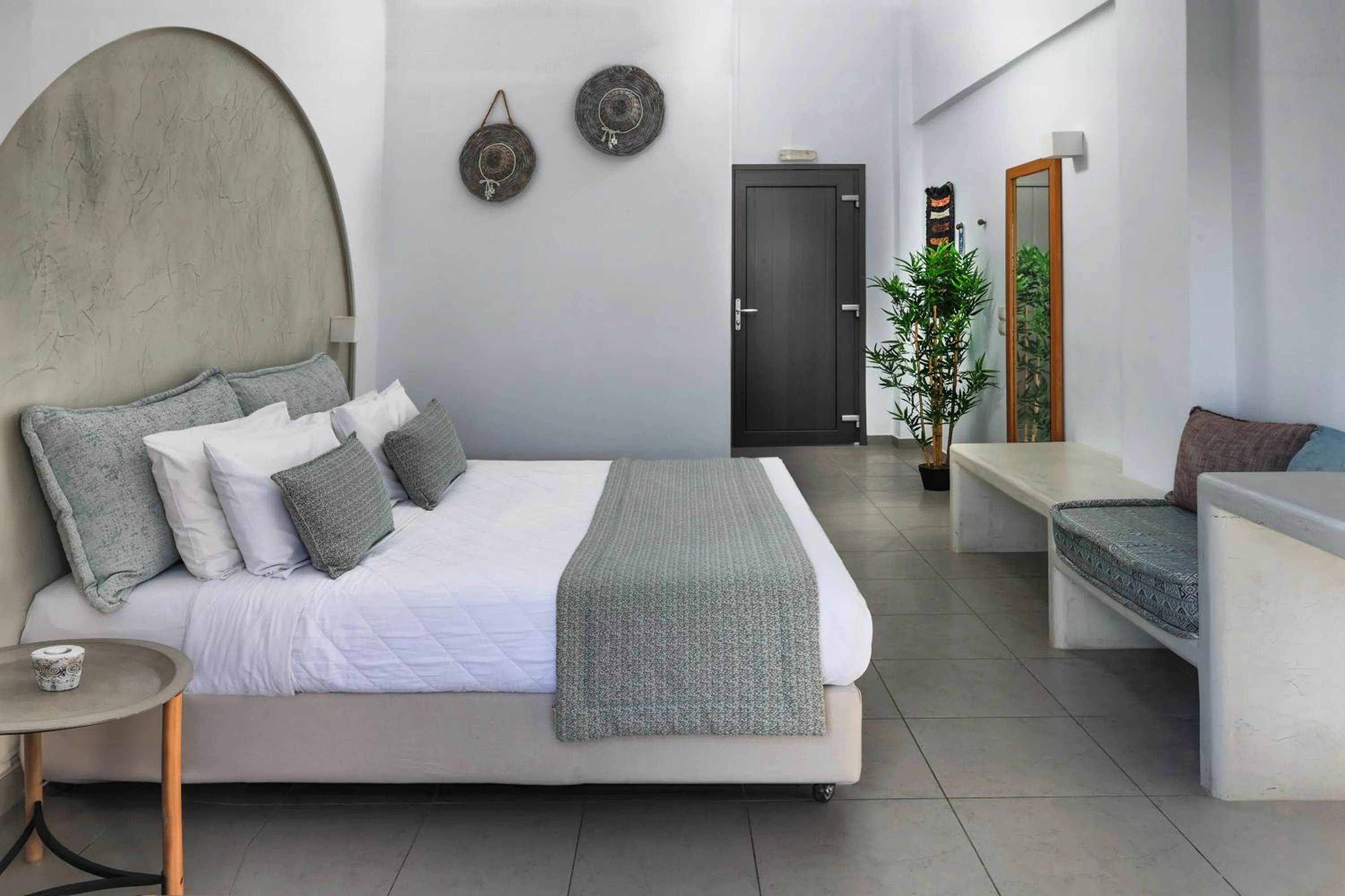 Photo of the whole room, Bed in Amity Suites - Adults Only