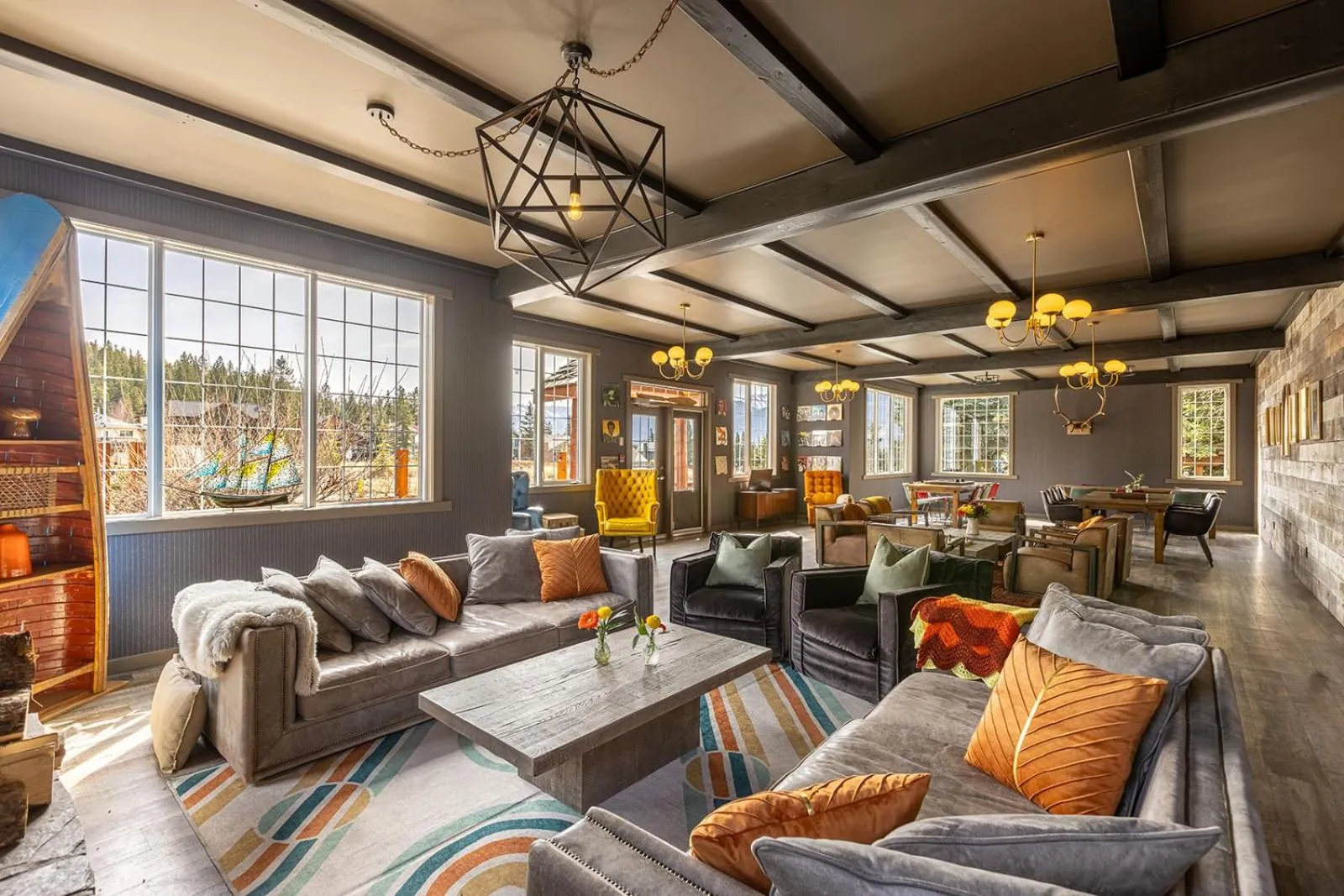 Communal lounge/ TV room in Creekside Villa