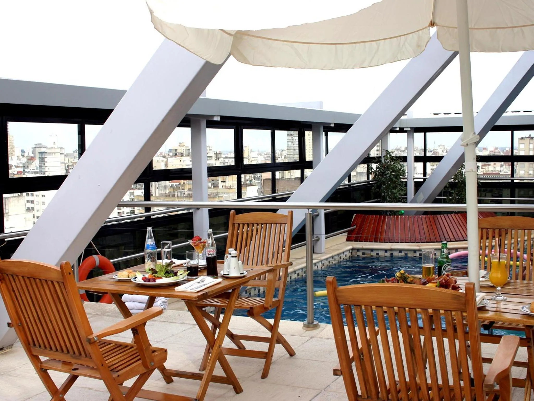 Restaurant/places to eat in Ros Tower Hotel