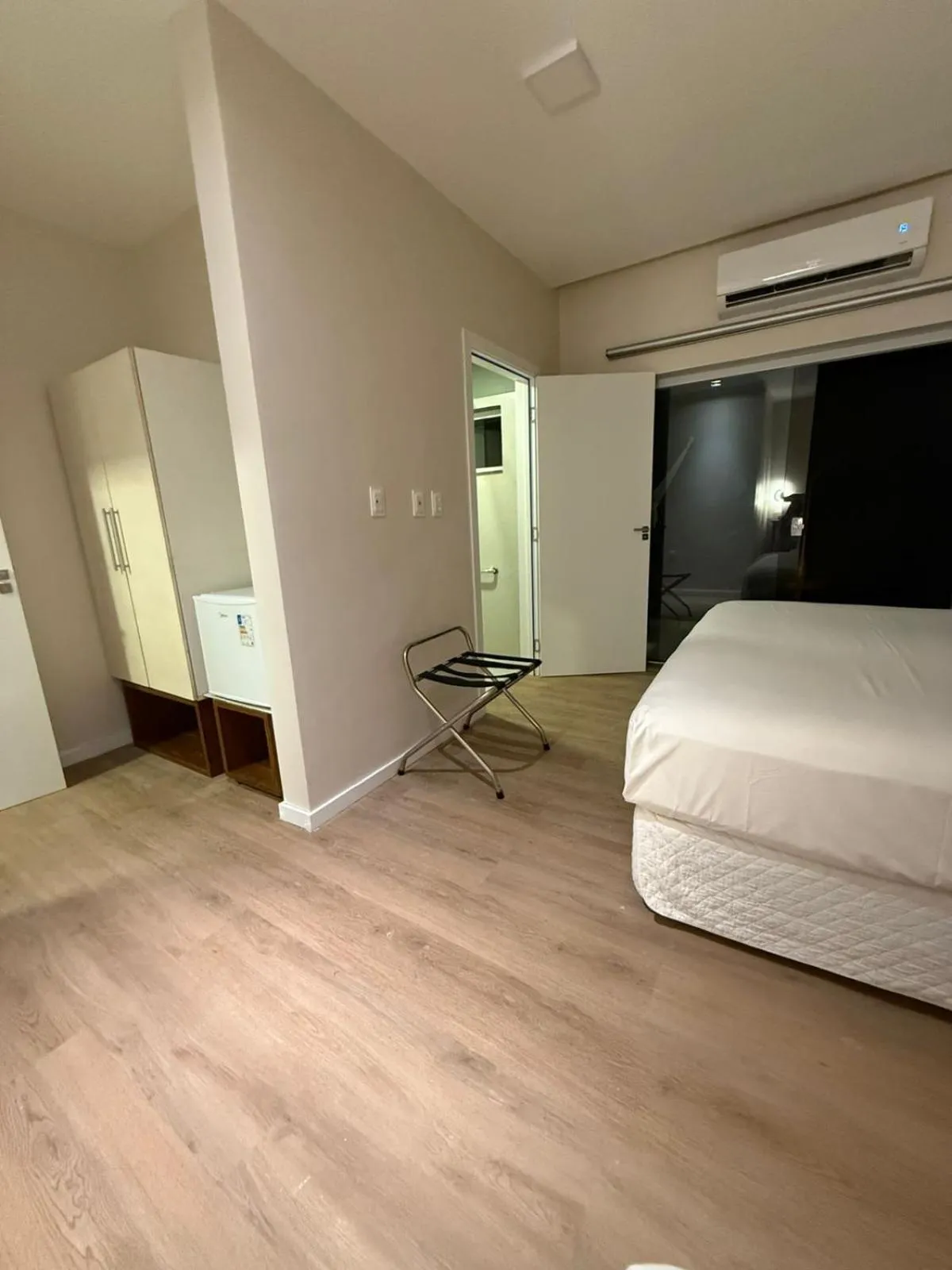 Photo of the whole room, Bed in Portal Da Praia Hotel