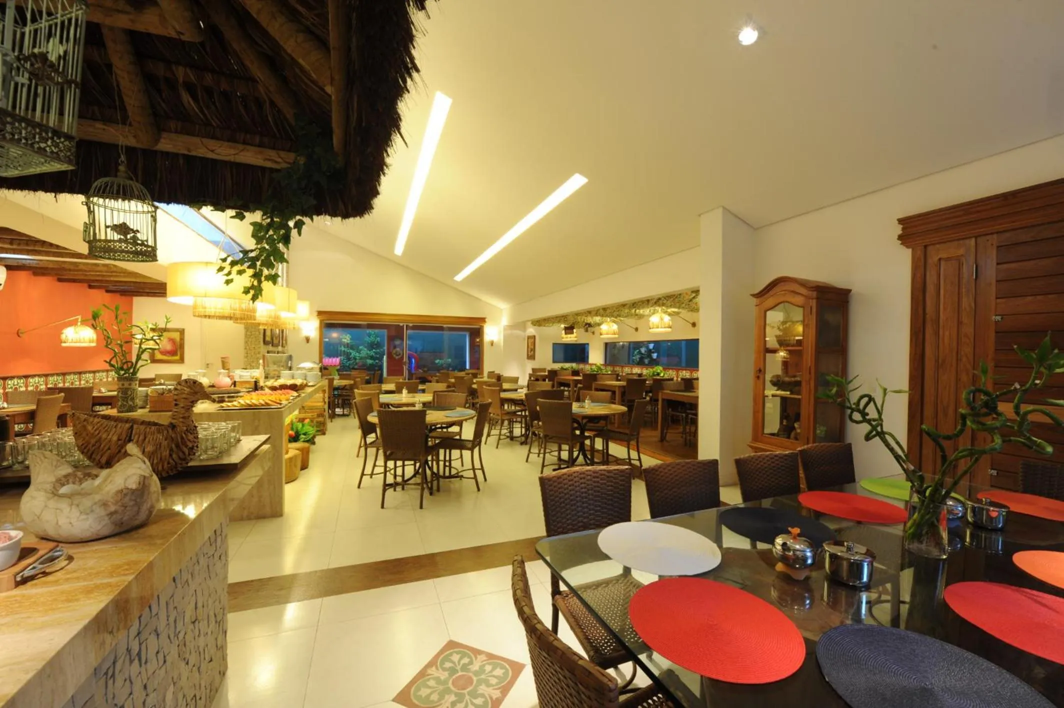 Restaurant/places to eat in Portal Da Praia Hotel