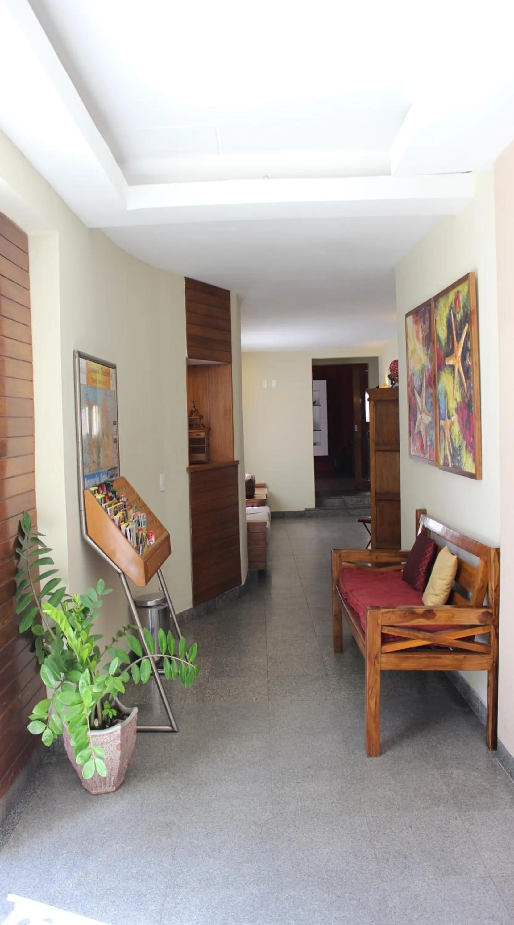 Seating area, Bed in Portal Da Praia Hotel