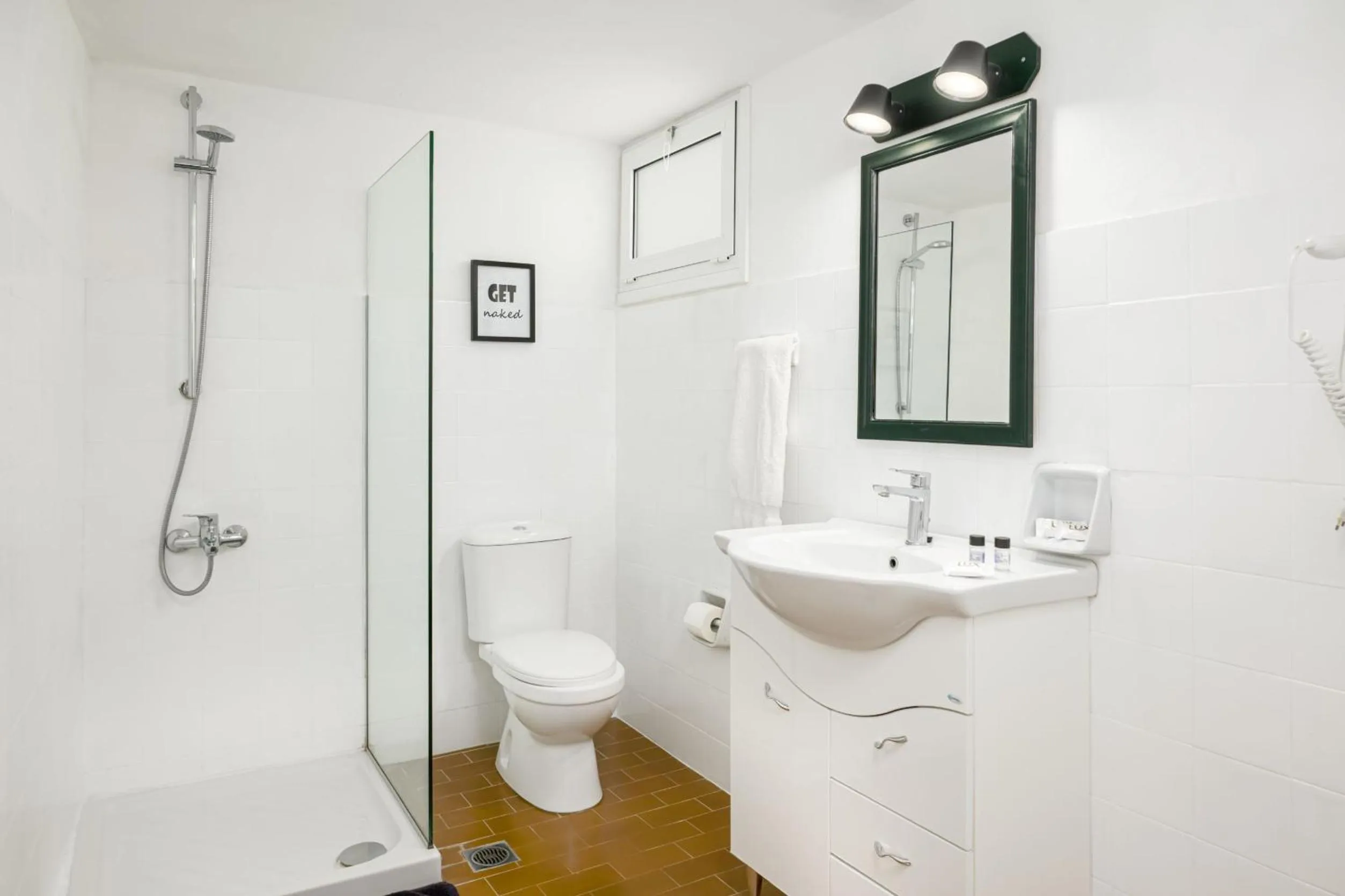 Shower in Crops Suites