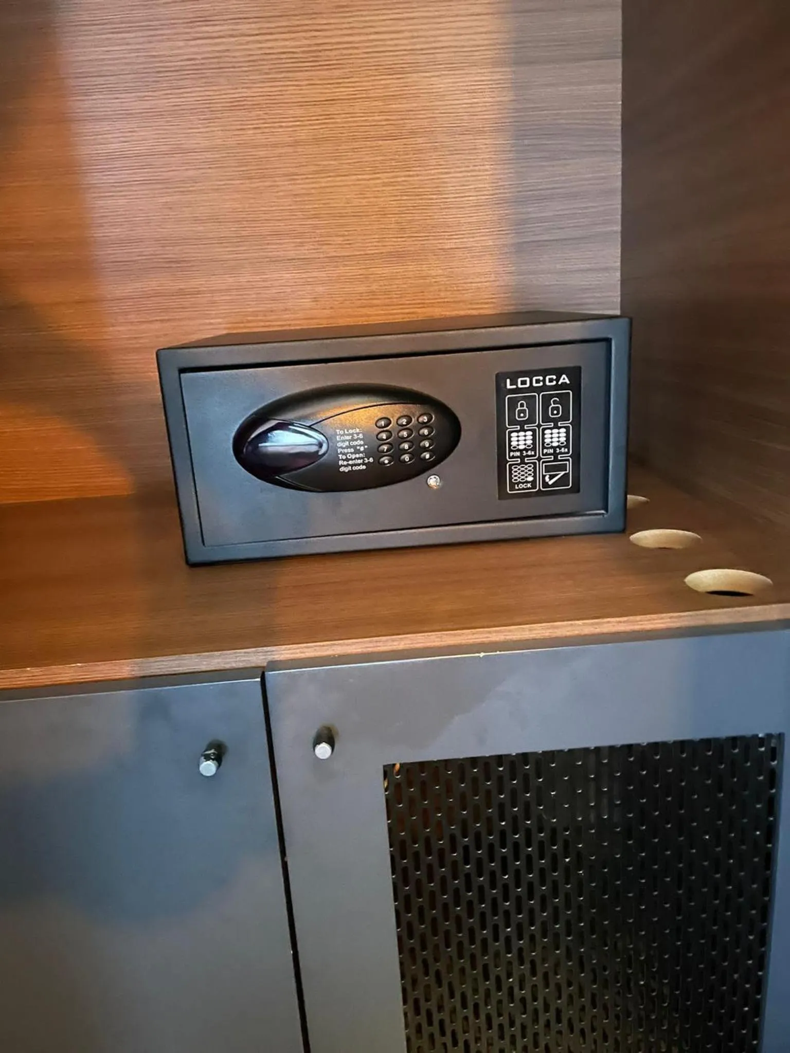 microwave in Elibol Hotel Old City