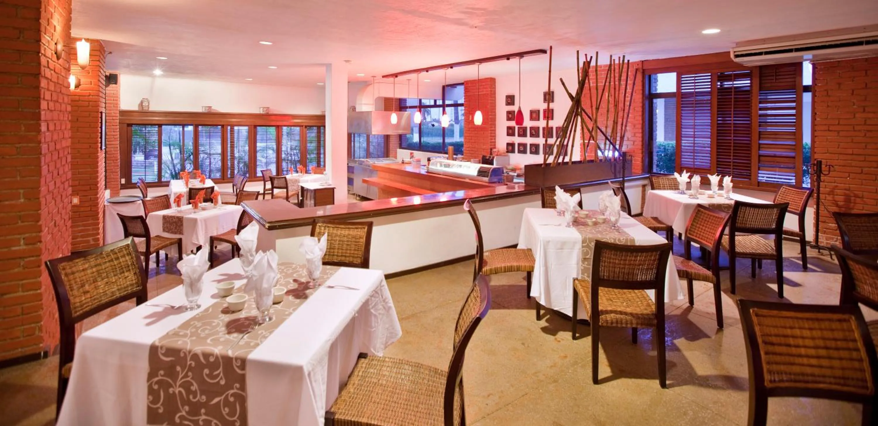 Restaurant/places to eat in El Cid Granada Hotel & Country Club