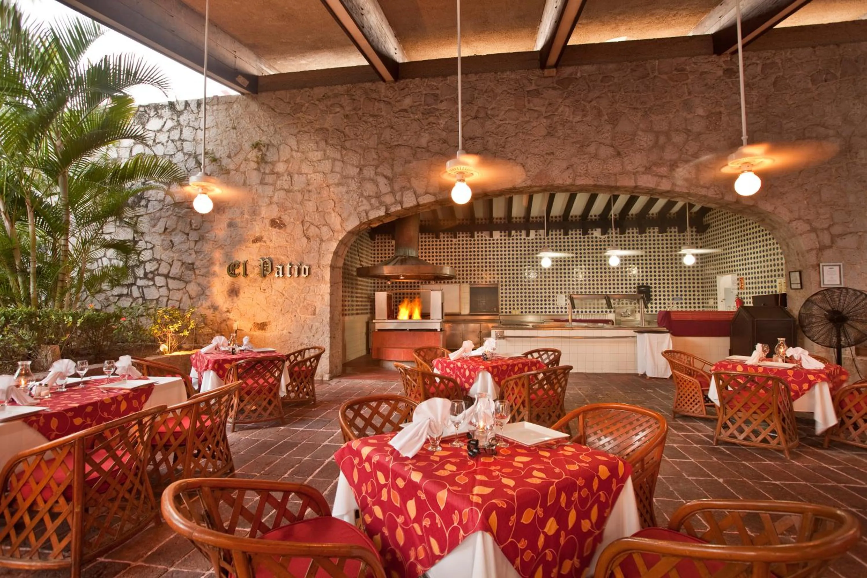 Restaurant/places to eat in El Cid Granada Hotel & Country Club