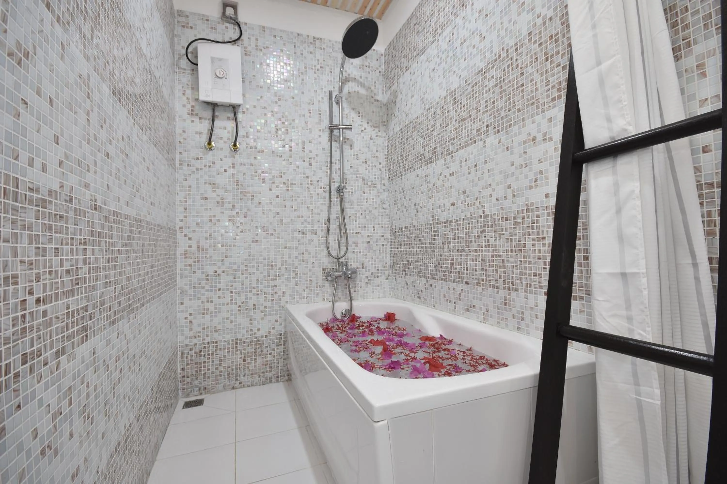 Hot Tub in Beach Veli