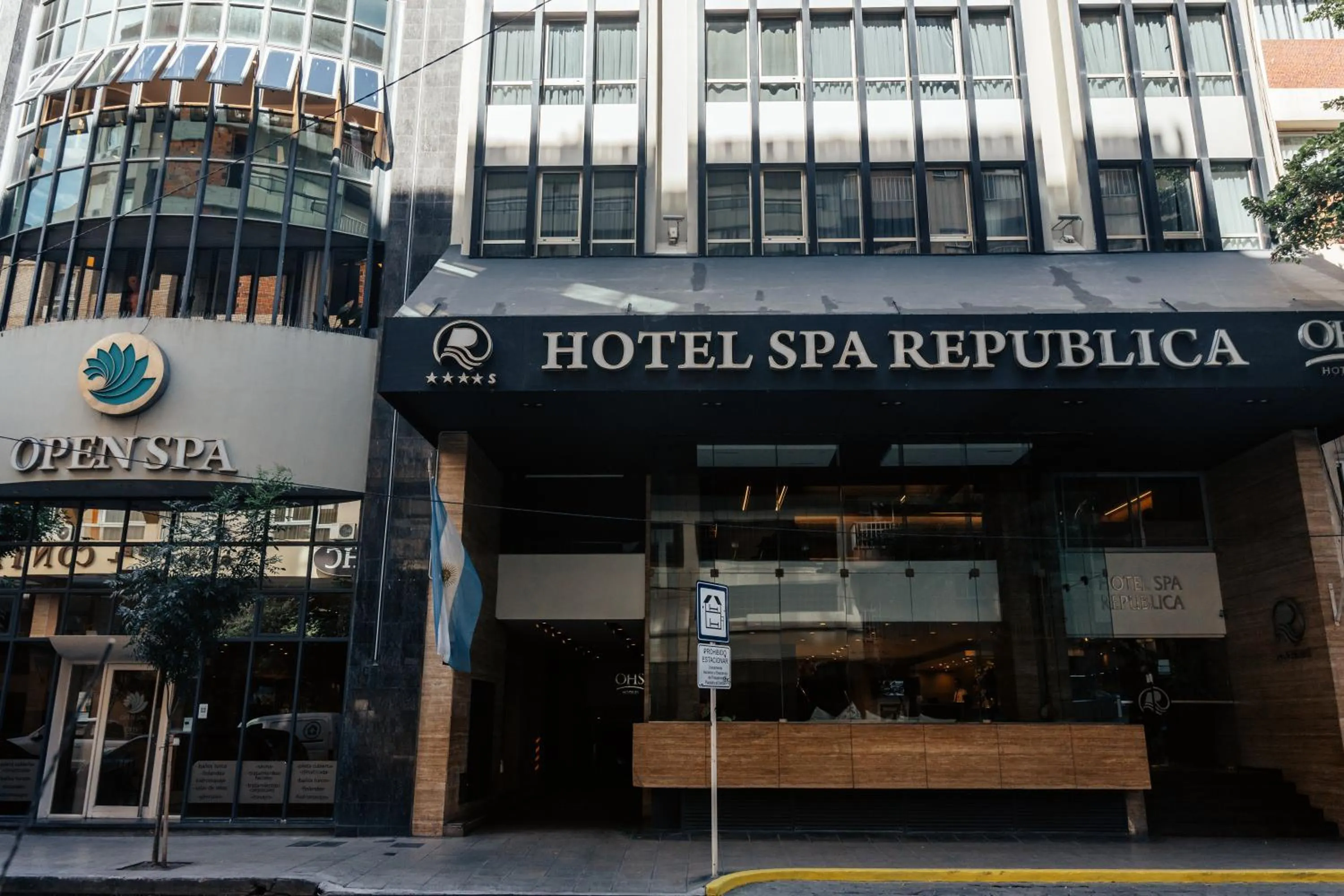 Property building in Hotel Spa Republica