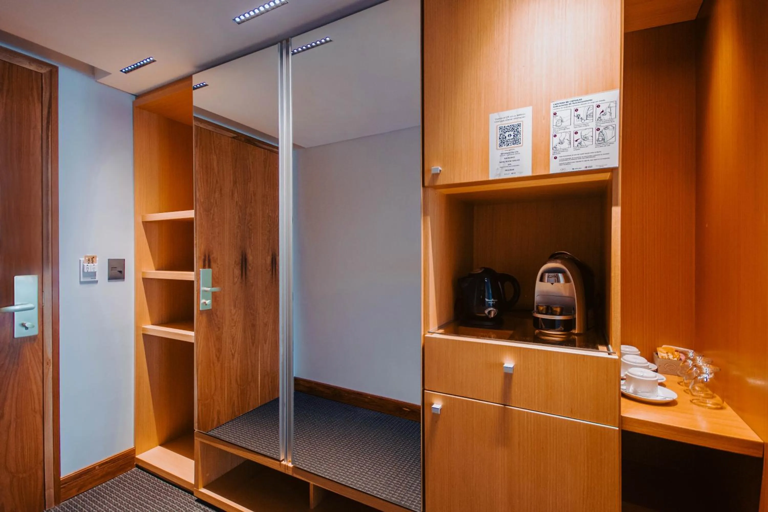 wardrobe in Hotel Spa Republica