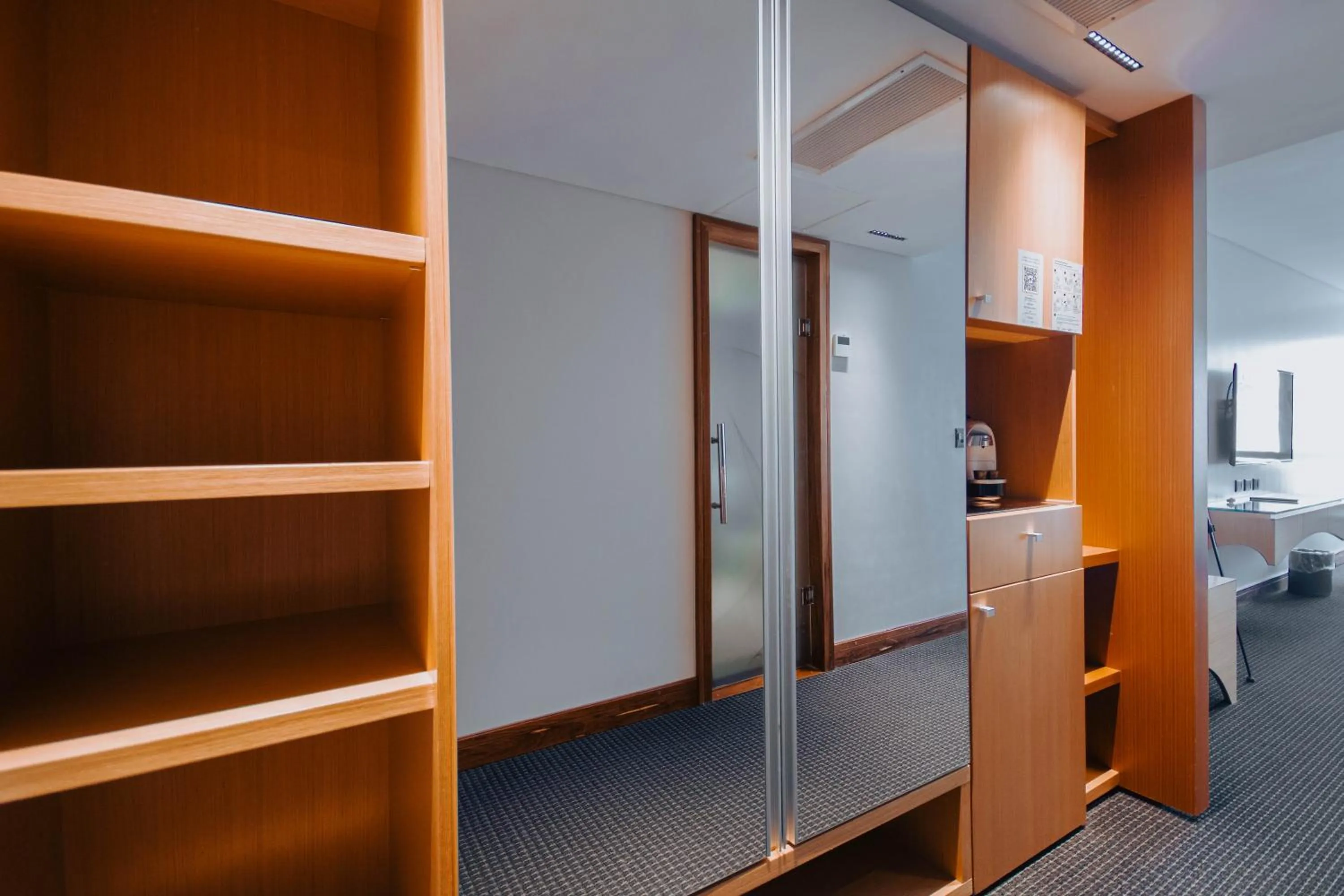 wardrobe, Bed in Hotel Spa Republica