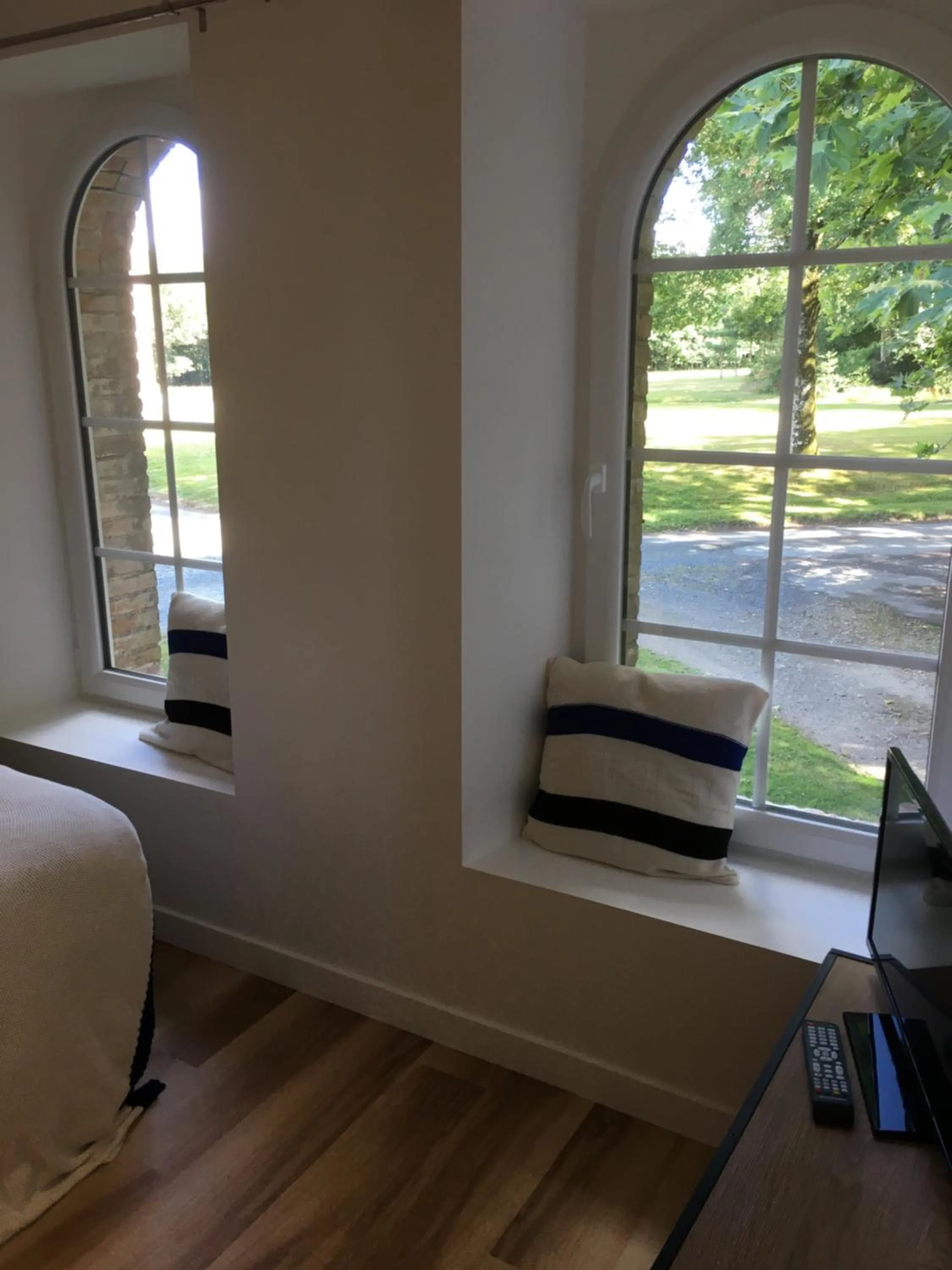 Cabanes et chambre à la Bernardiere