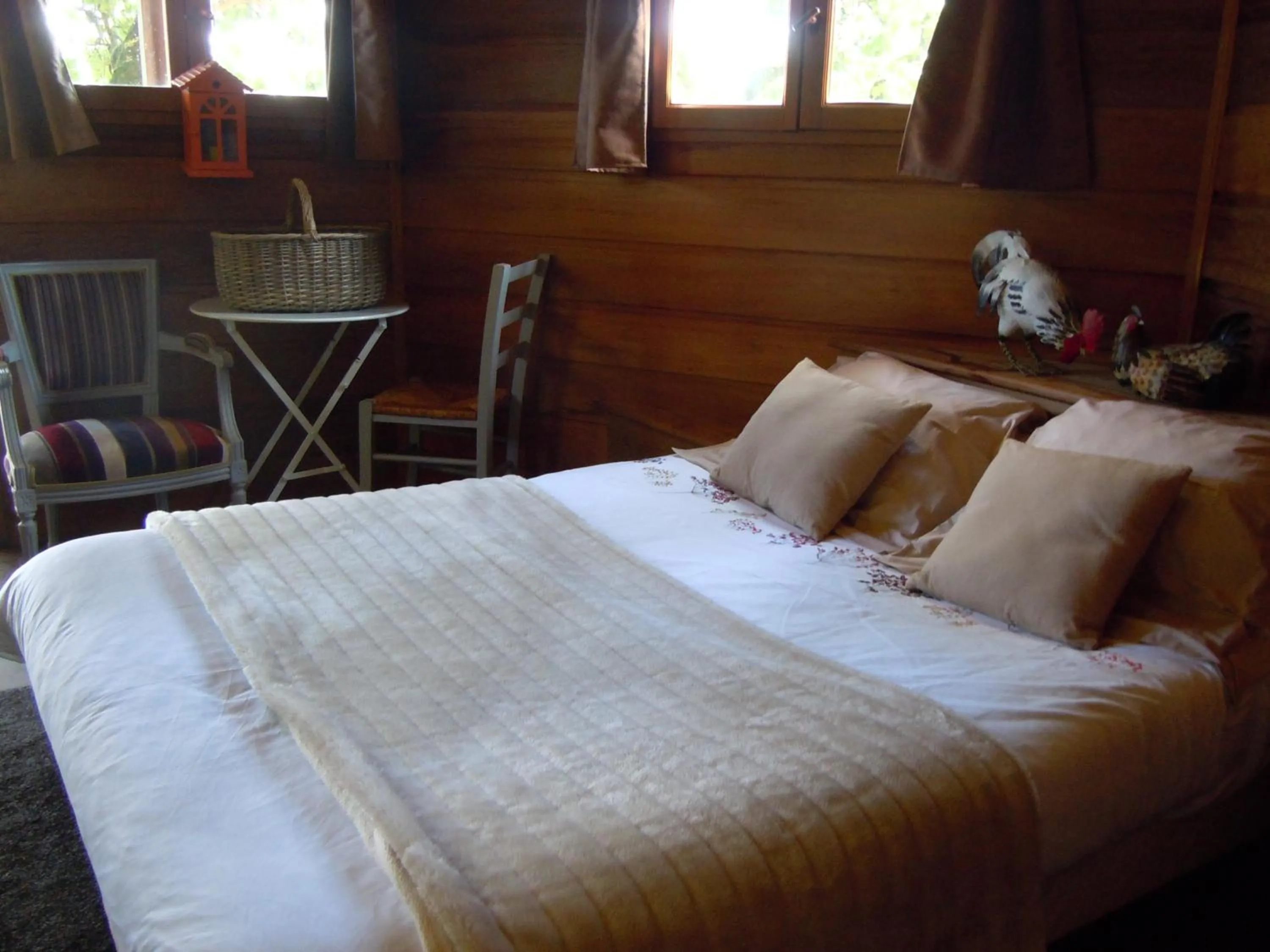 Bed in Cabanes et chambre à la Bernardiere