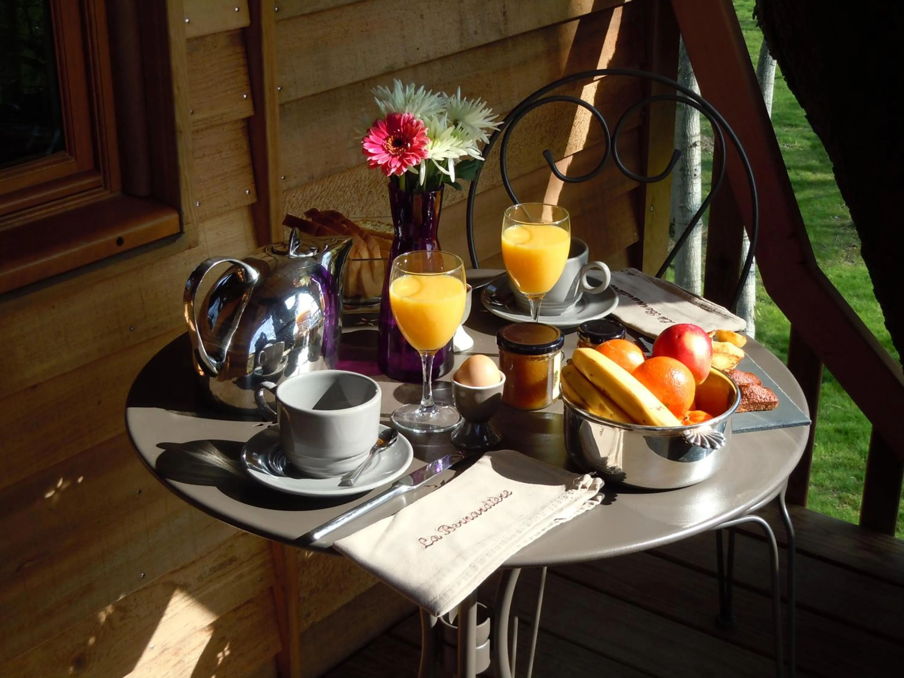 Cabanes et chambre à la Bernardiere