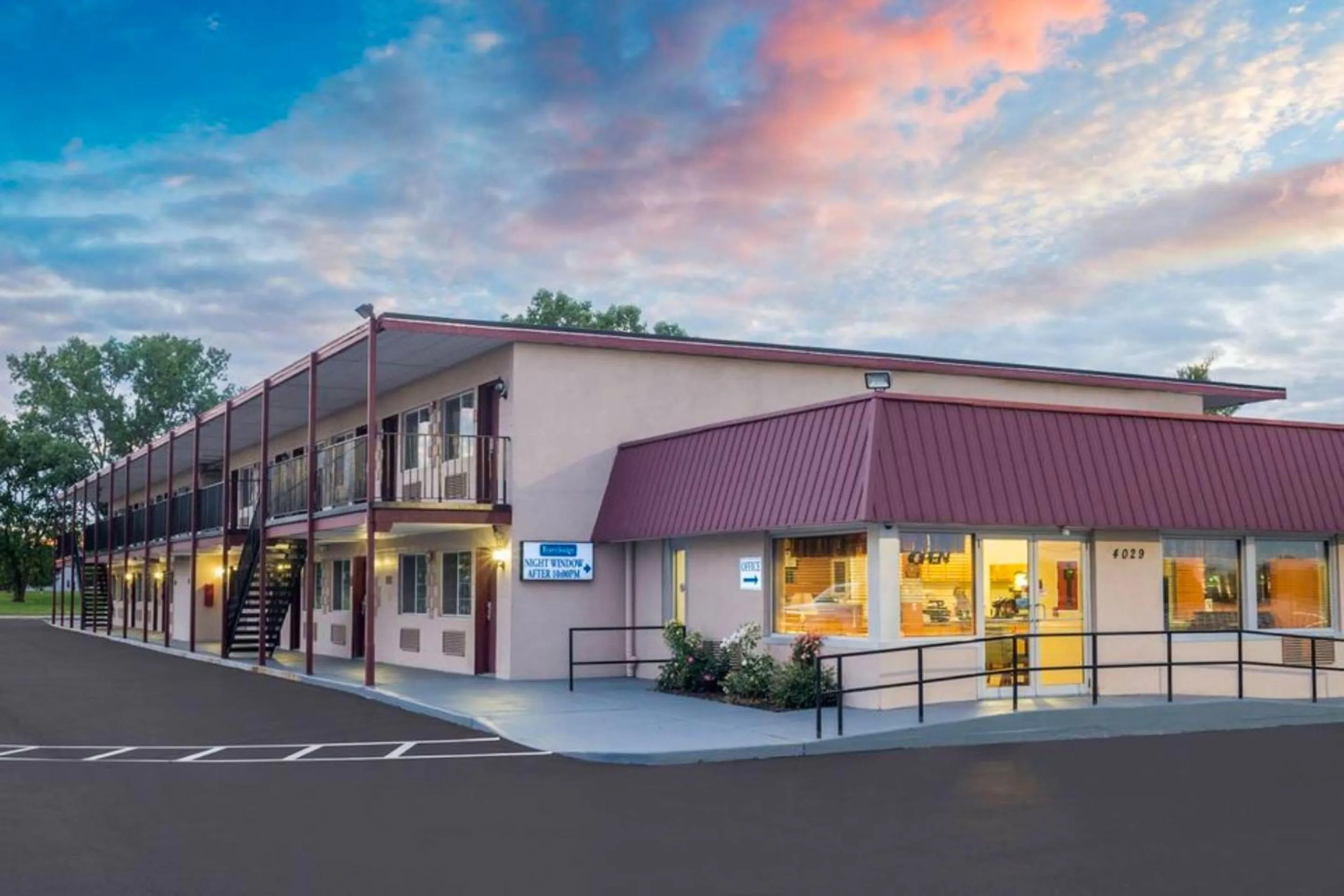 Property building in Grove City Travel Inn South Columbus