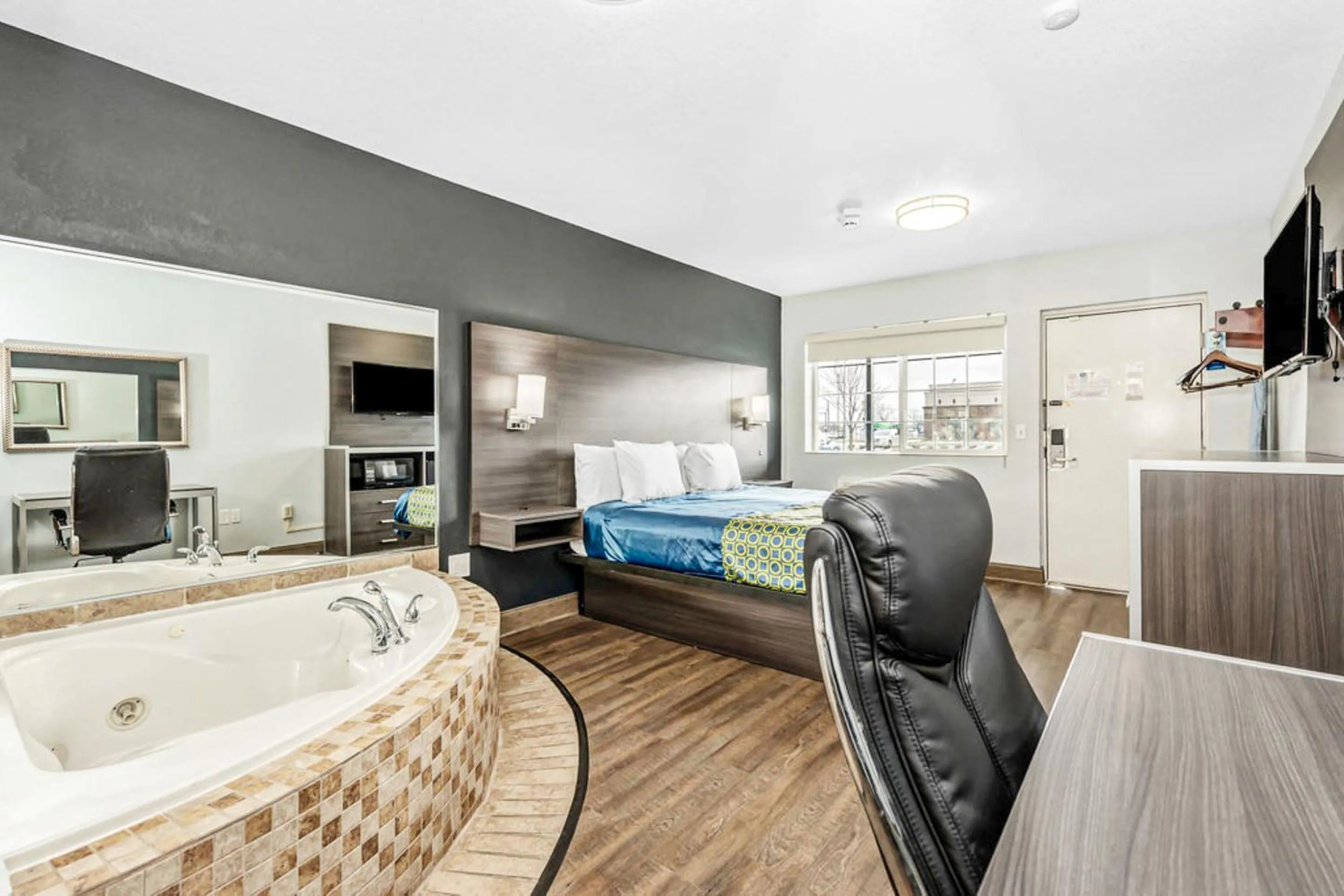 Bedroom, Bed in Grove City Travel Inn South Columbus