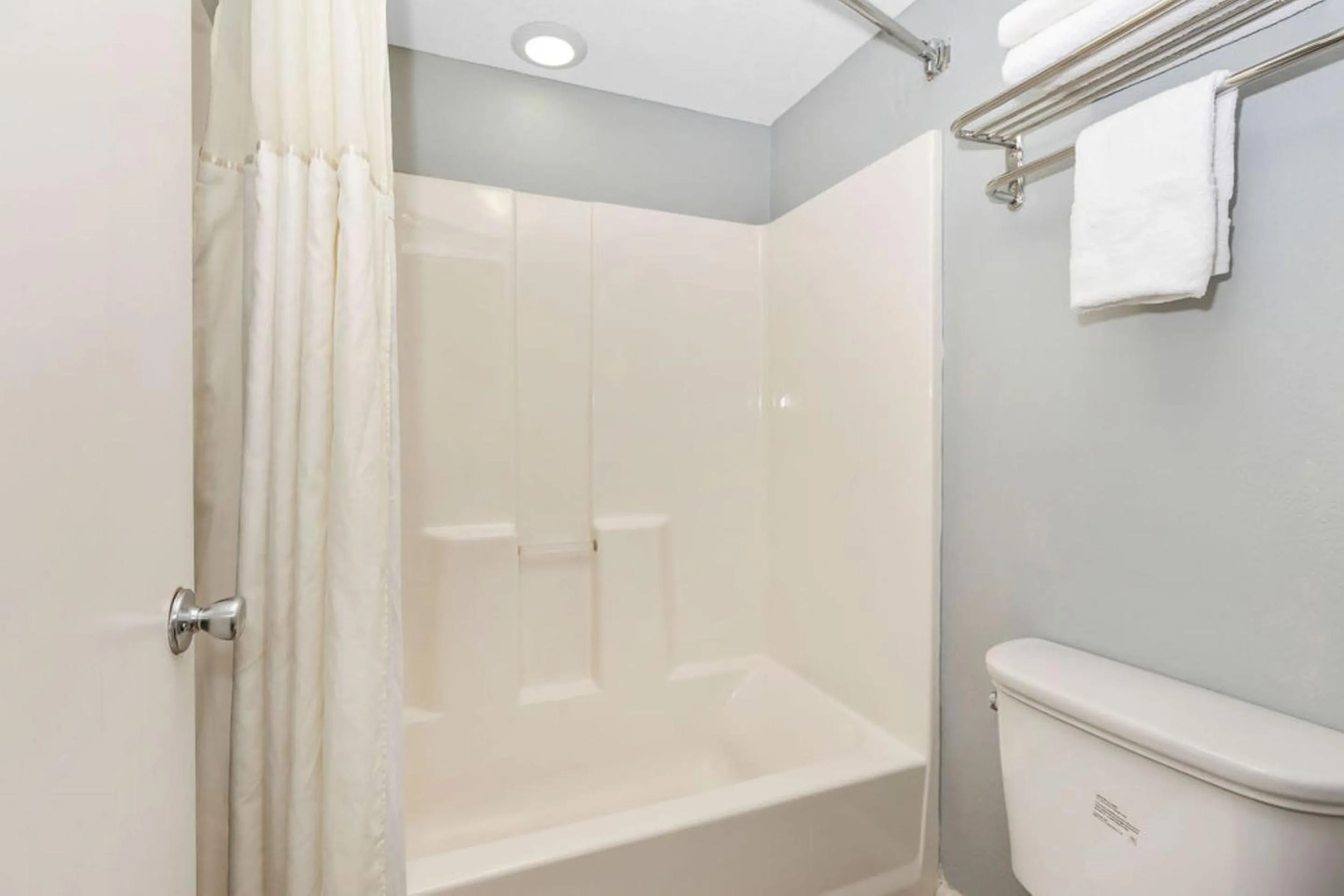 Bathroom in Grove City Travel Inn South Columbus