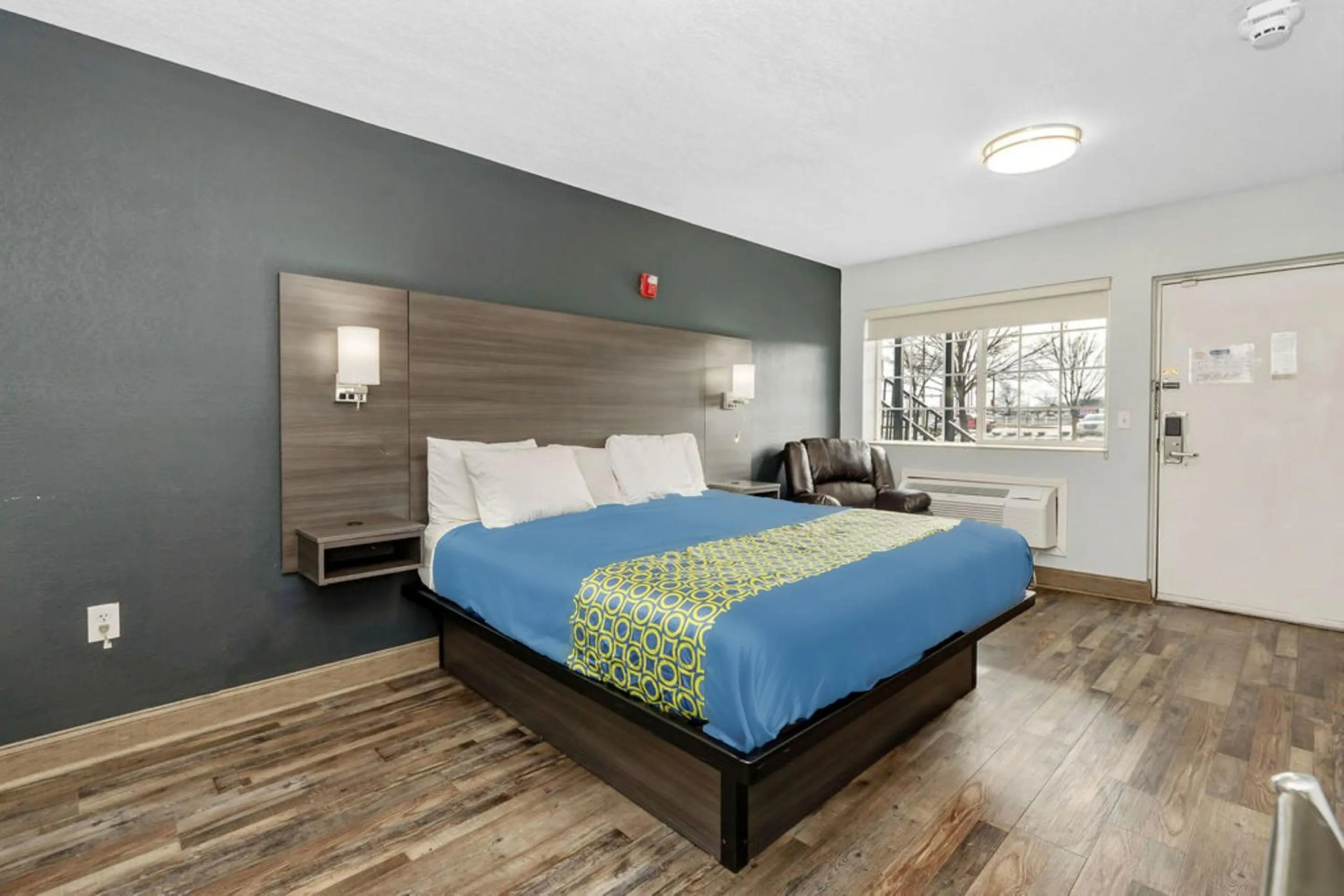 Bedroom, Bed in Grove City Travel Inn South Columbus