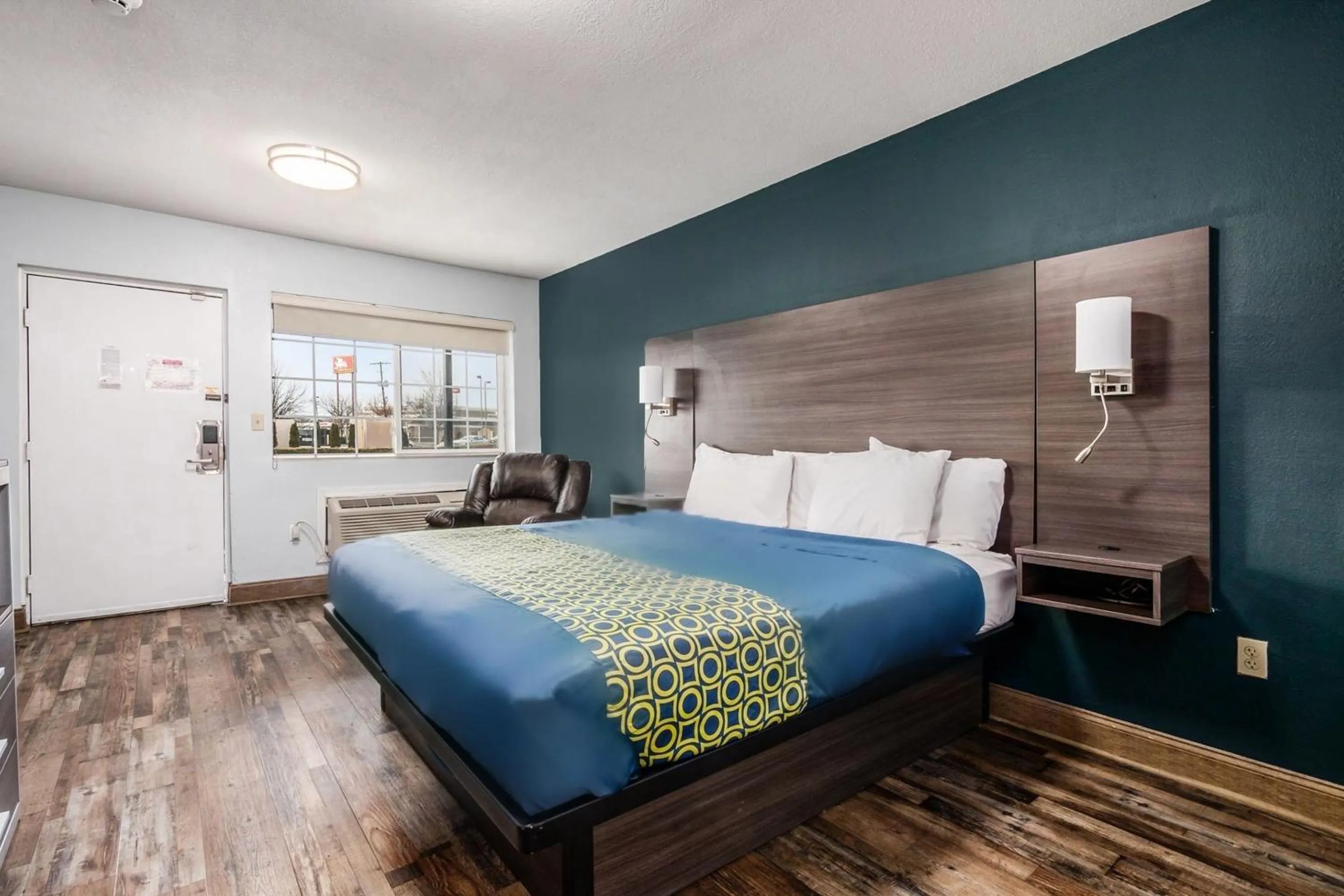 Bedroom, Bed in Grove City Travel Inn South Columbus