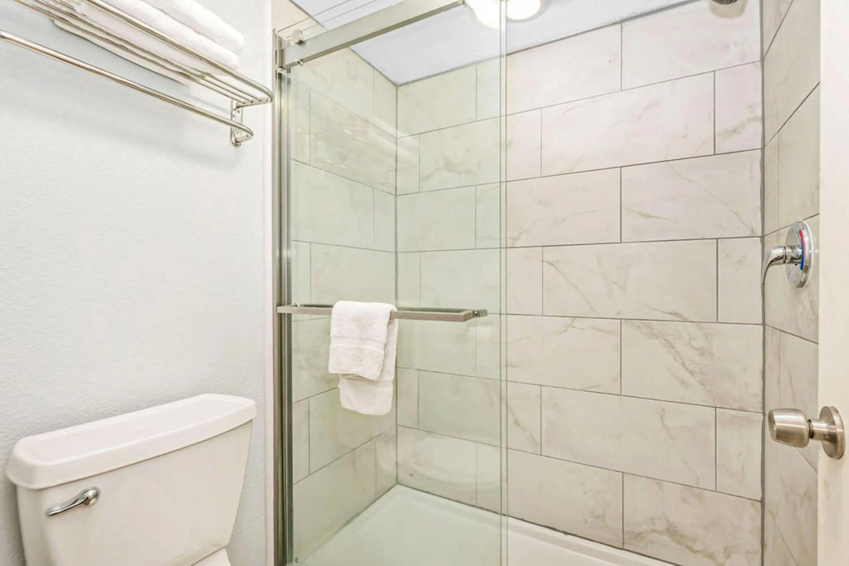 Bathroom in Grove City Travel Inn South Columbus